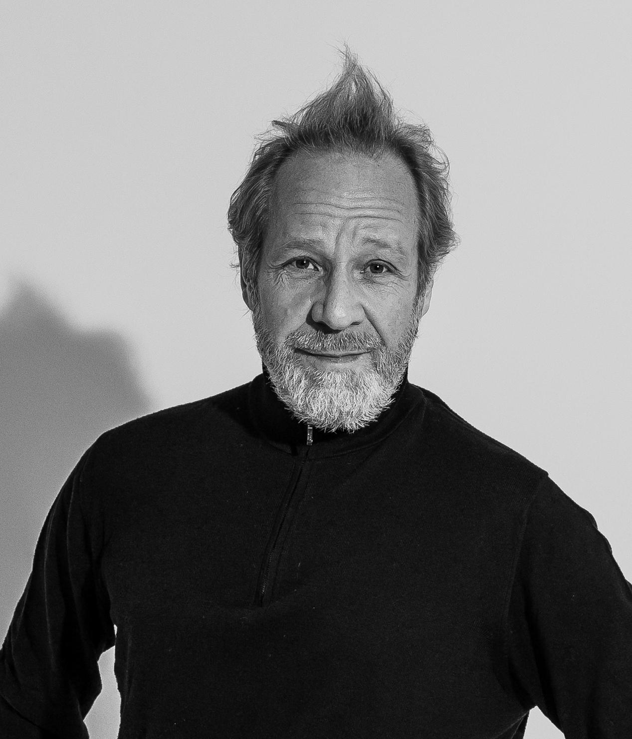 actor Andrew Bee large photo