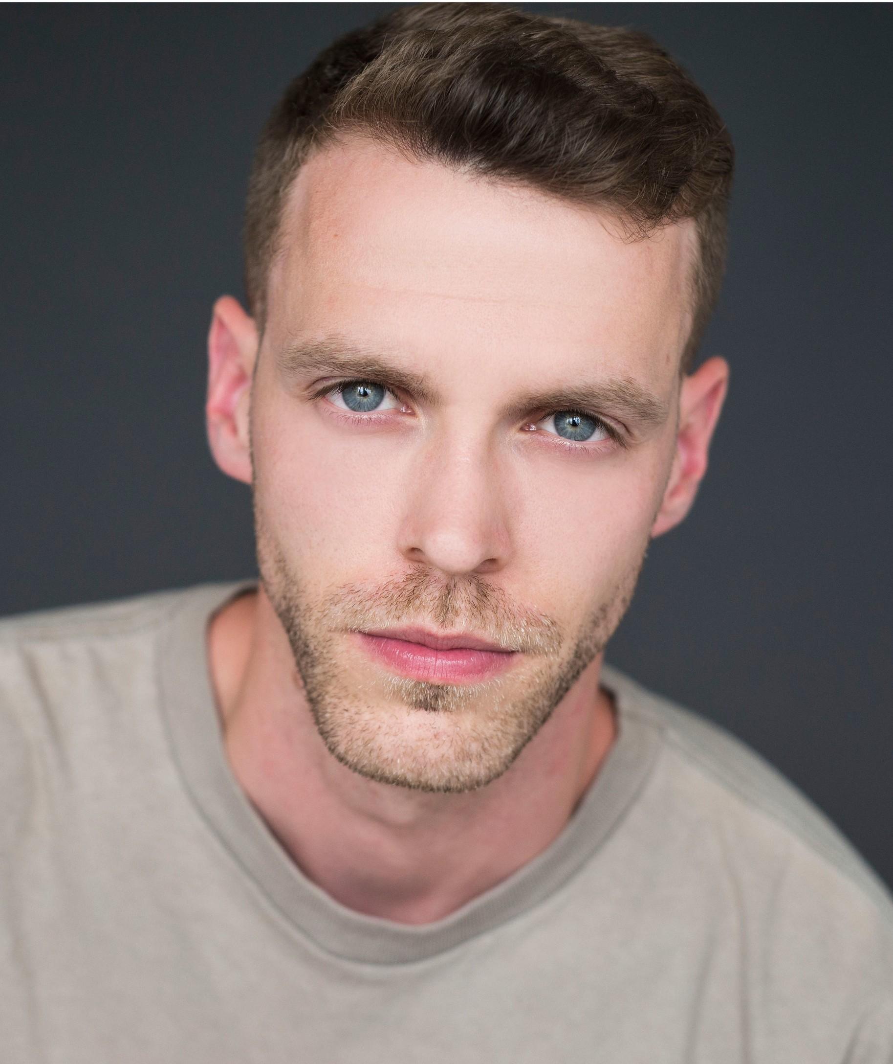 actor Scott Barker large photo