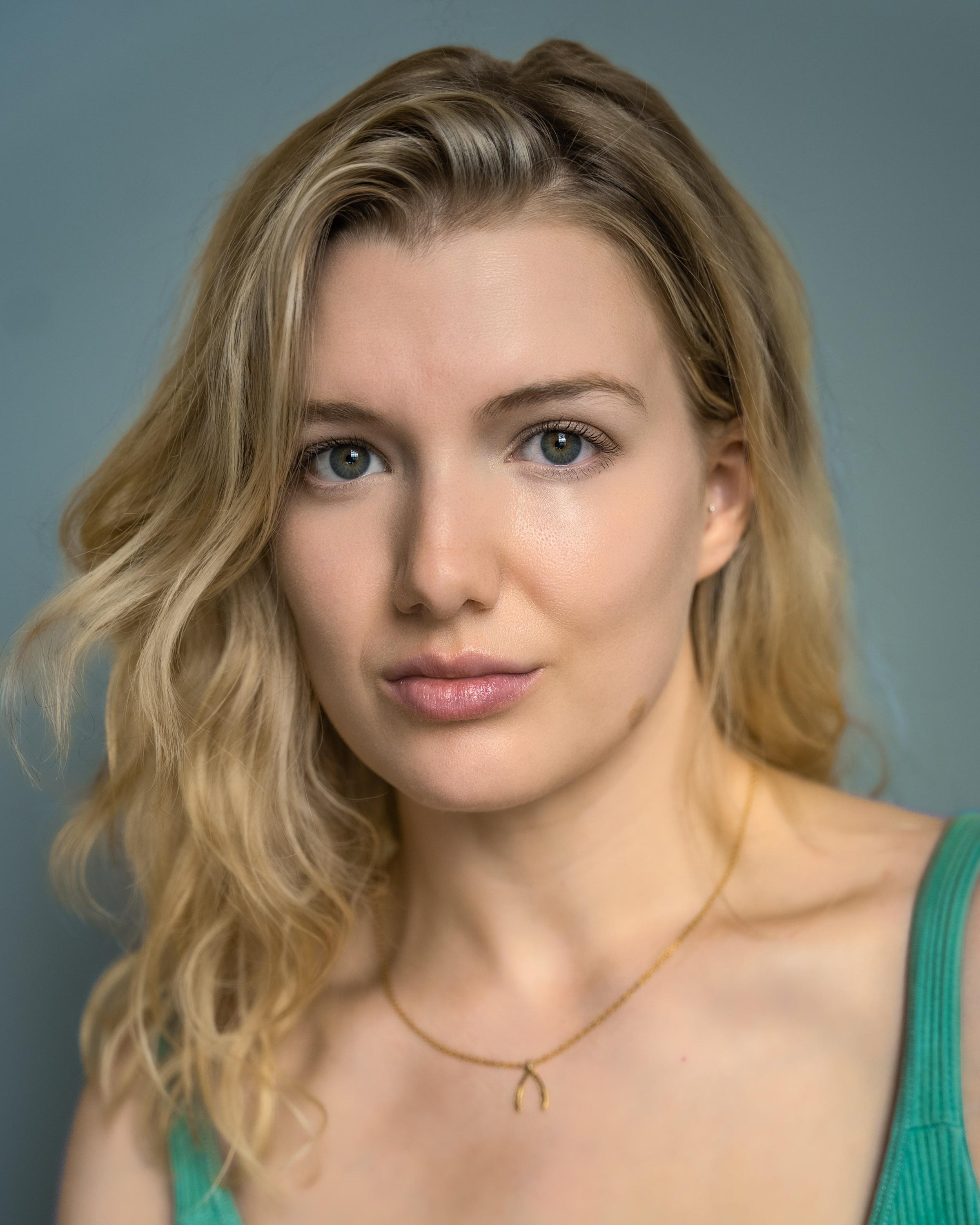 actor Samantha Binkerd large photo