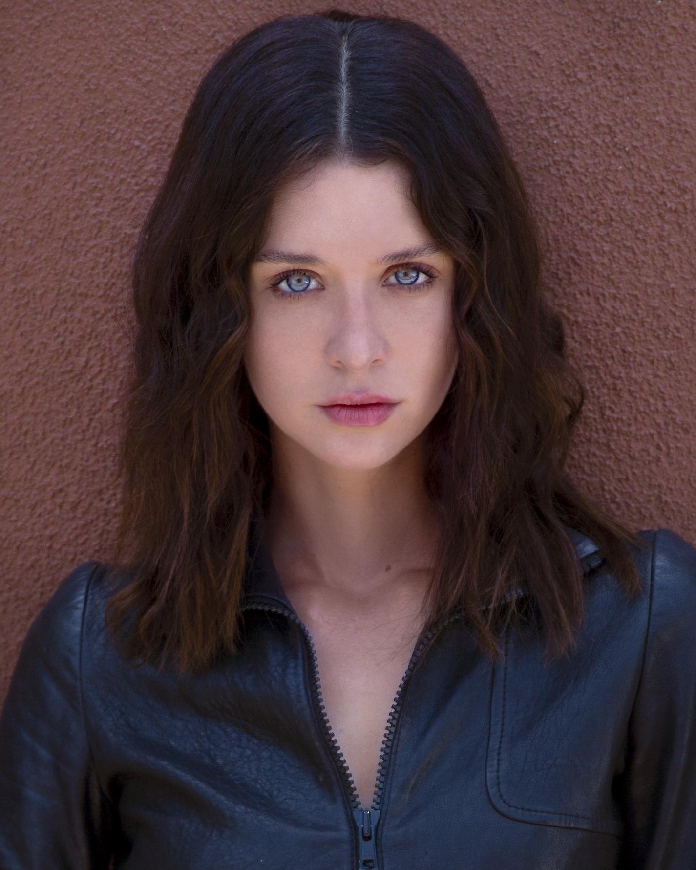 actor Ava McAvoy large photo