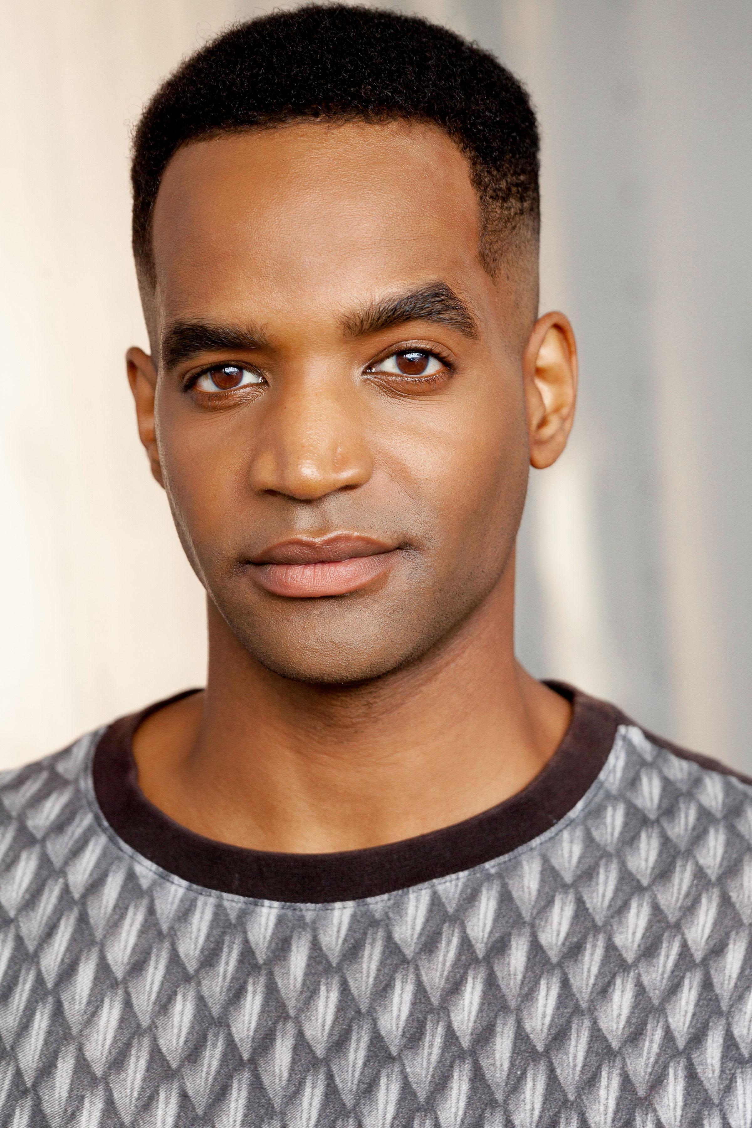 actor Dennis Renard large photo