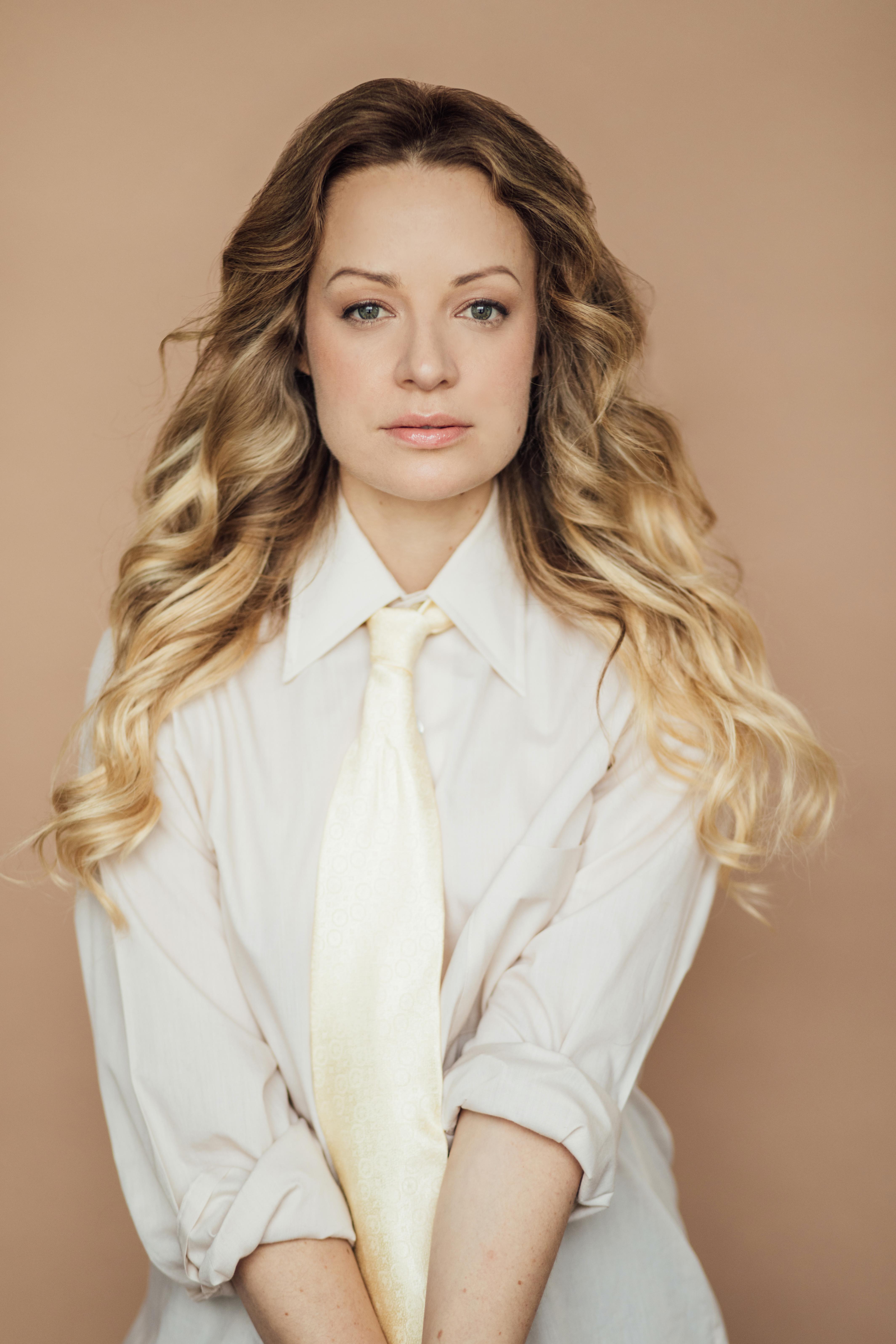 actor Karen Knox large photo