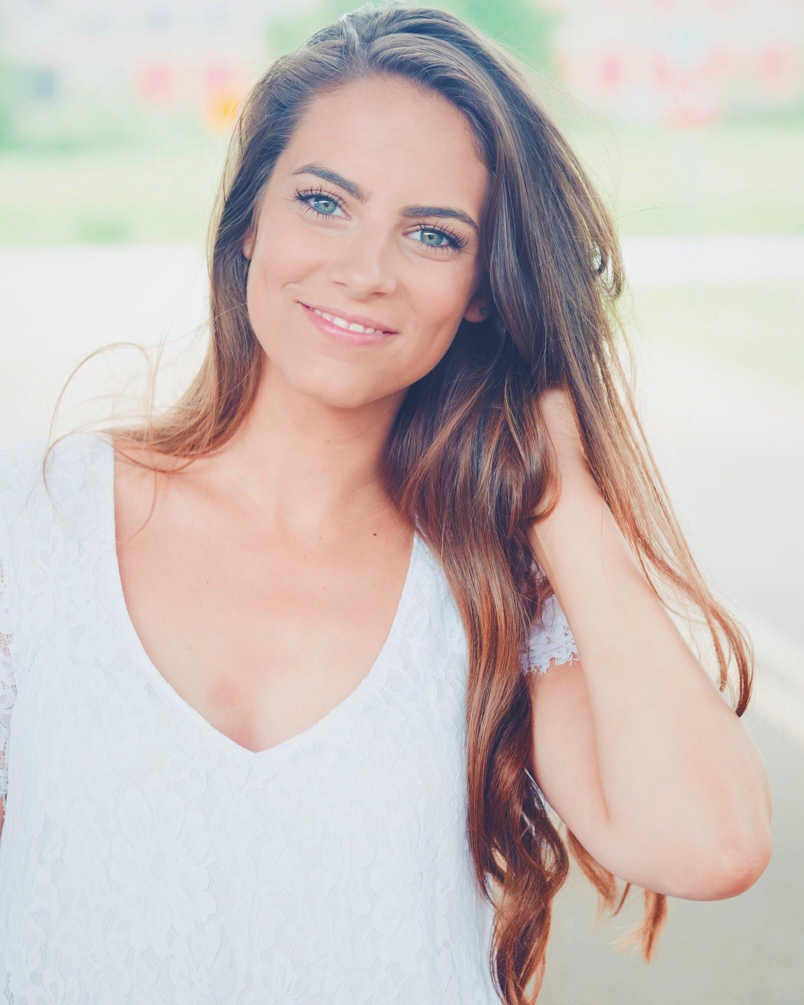 actor Sara Morgan large photo