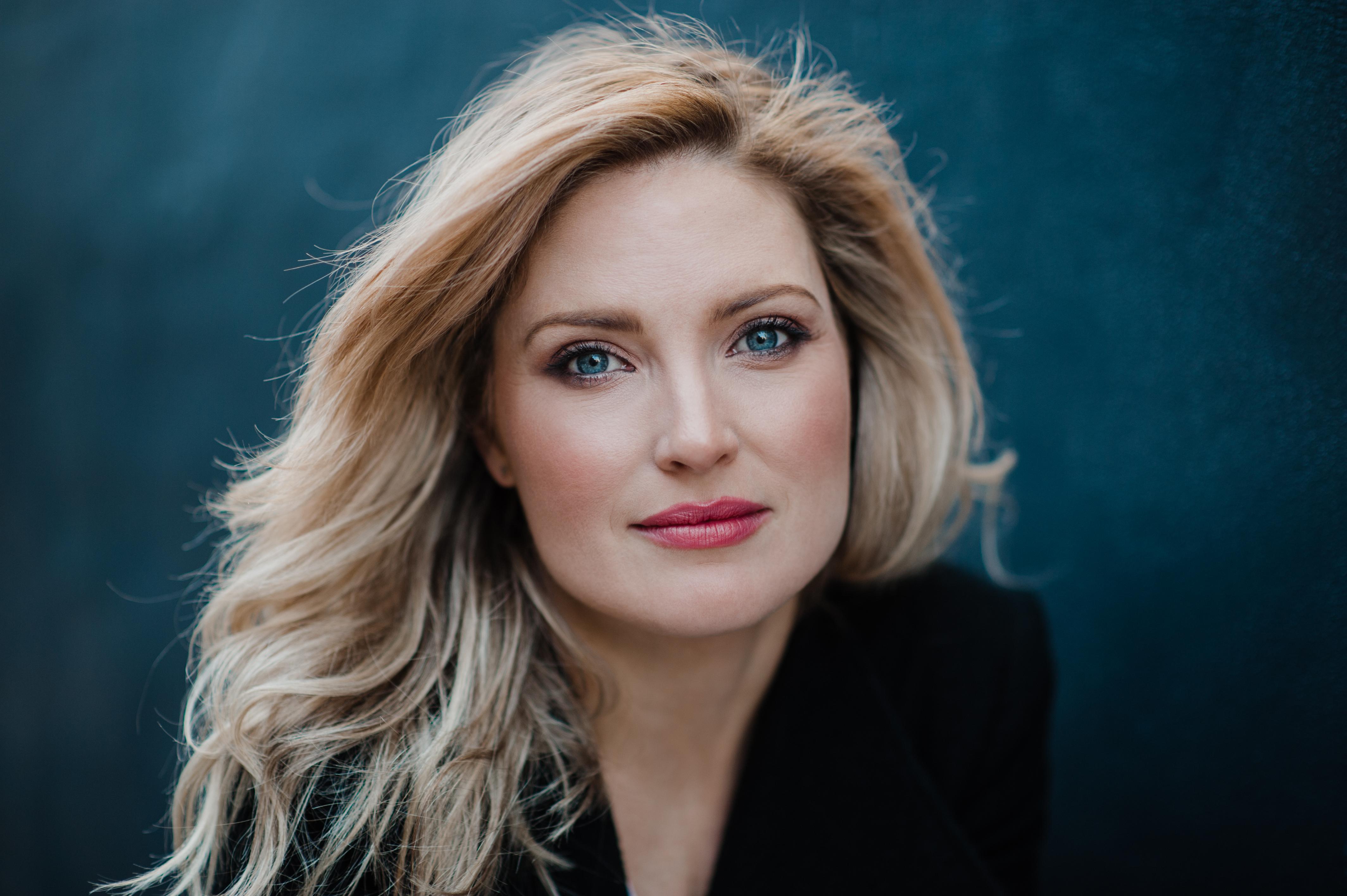 actor Emily Rose Brennan large photo