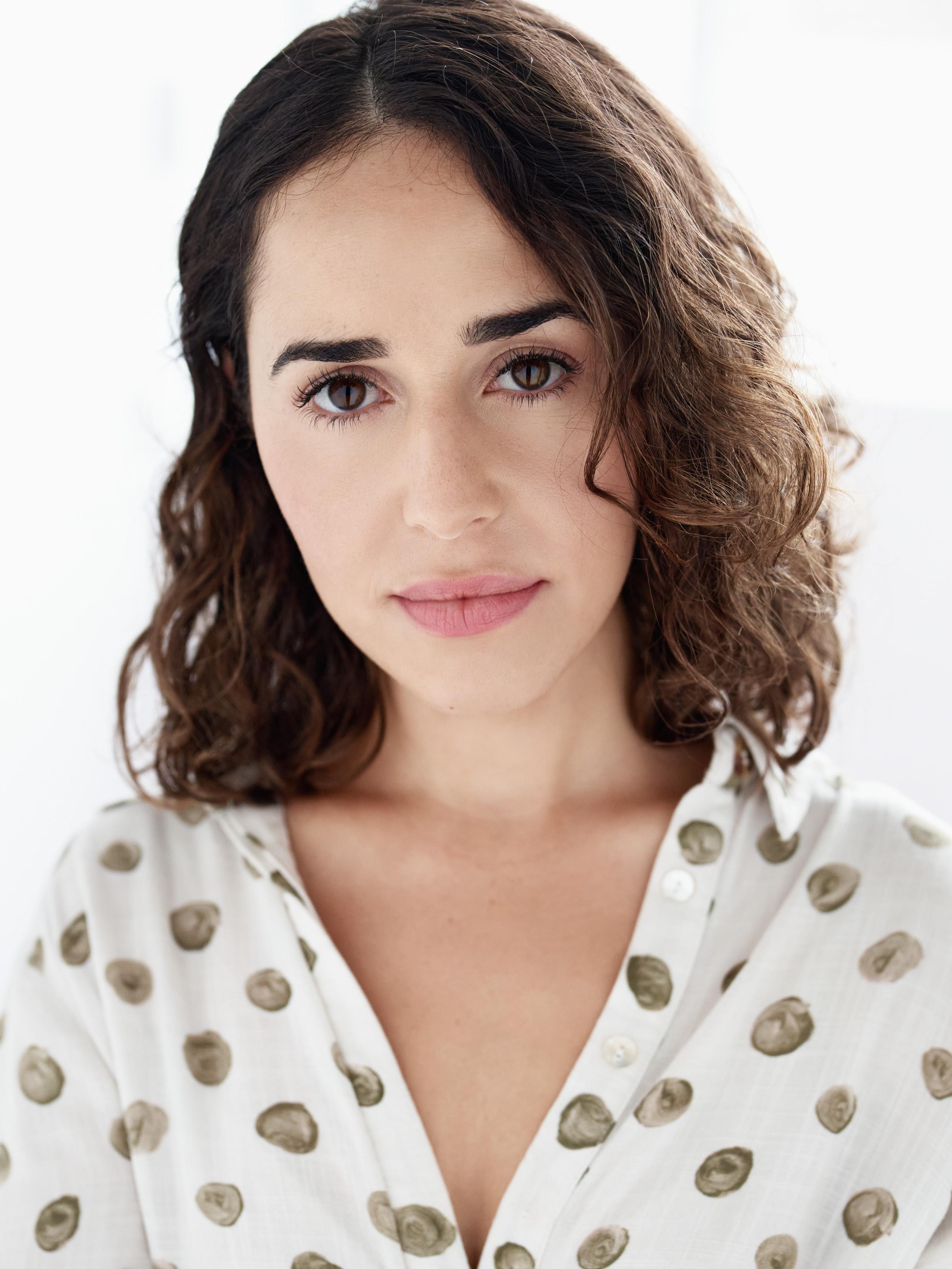 actor Mikaela Davies large photo