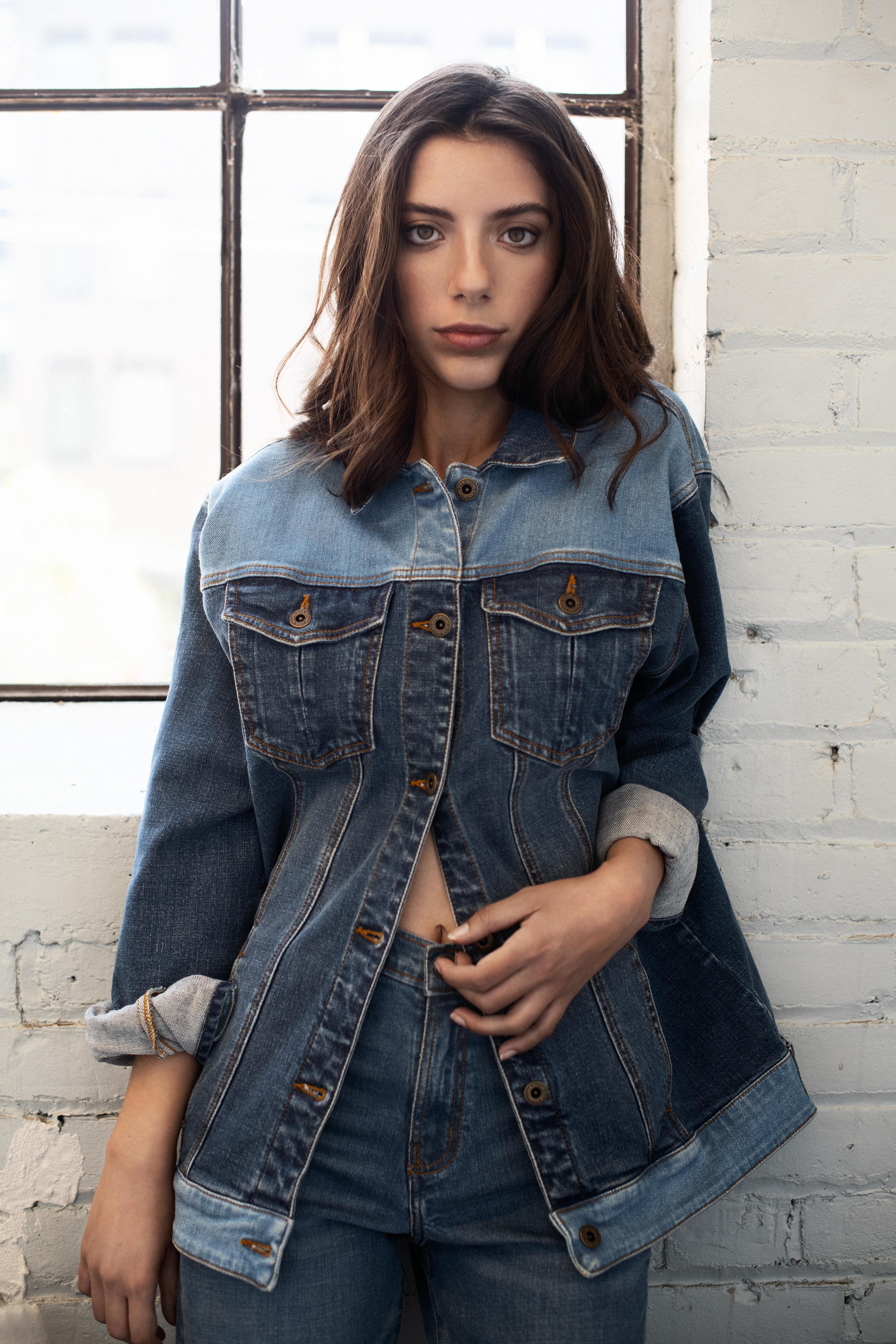 actor Kelsey Klippenstein large photo