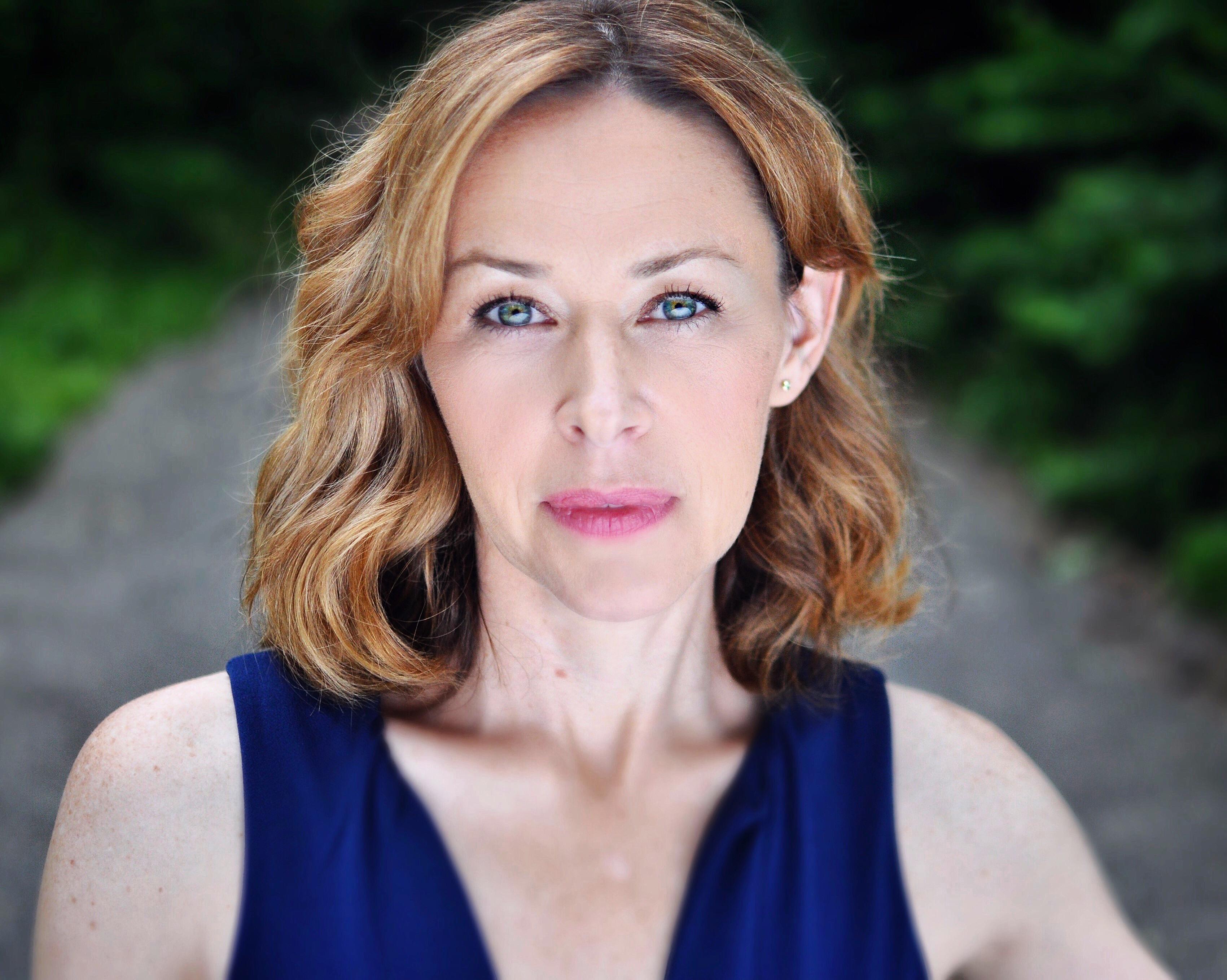 actor Jennifer Rau large photo