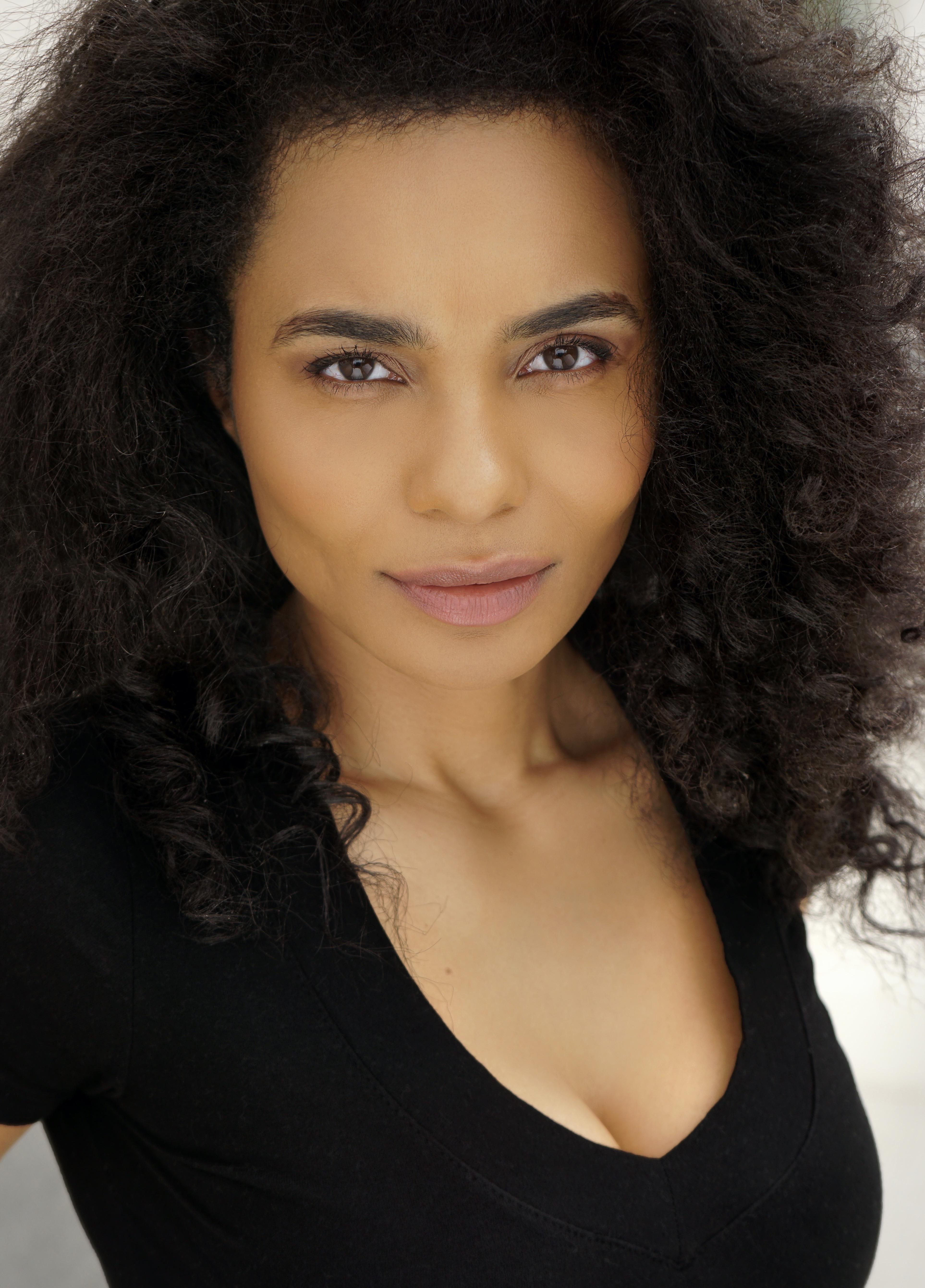 actor Ana Hoffman large photo