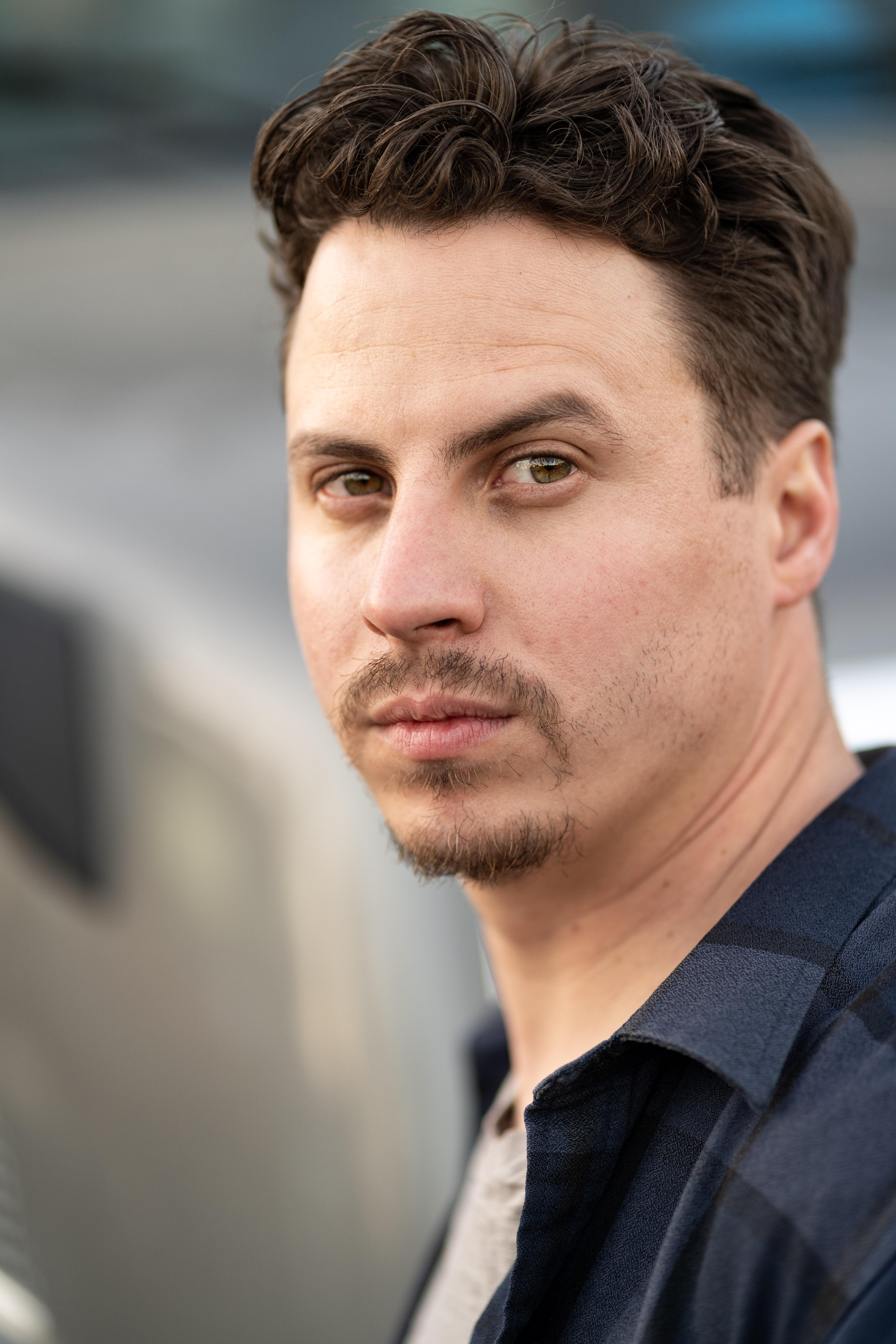 actor Devon Coull large photo