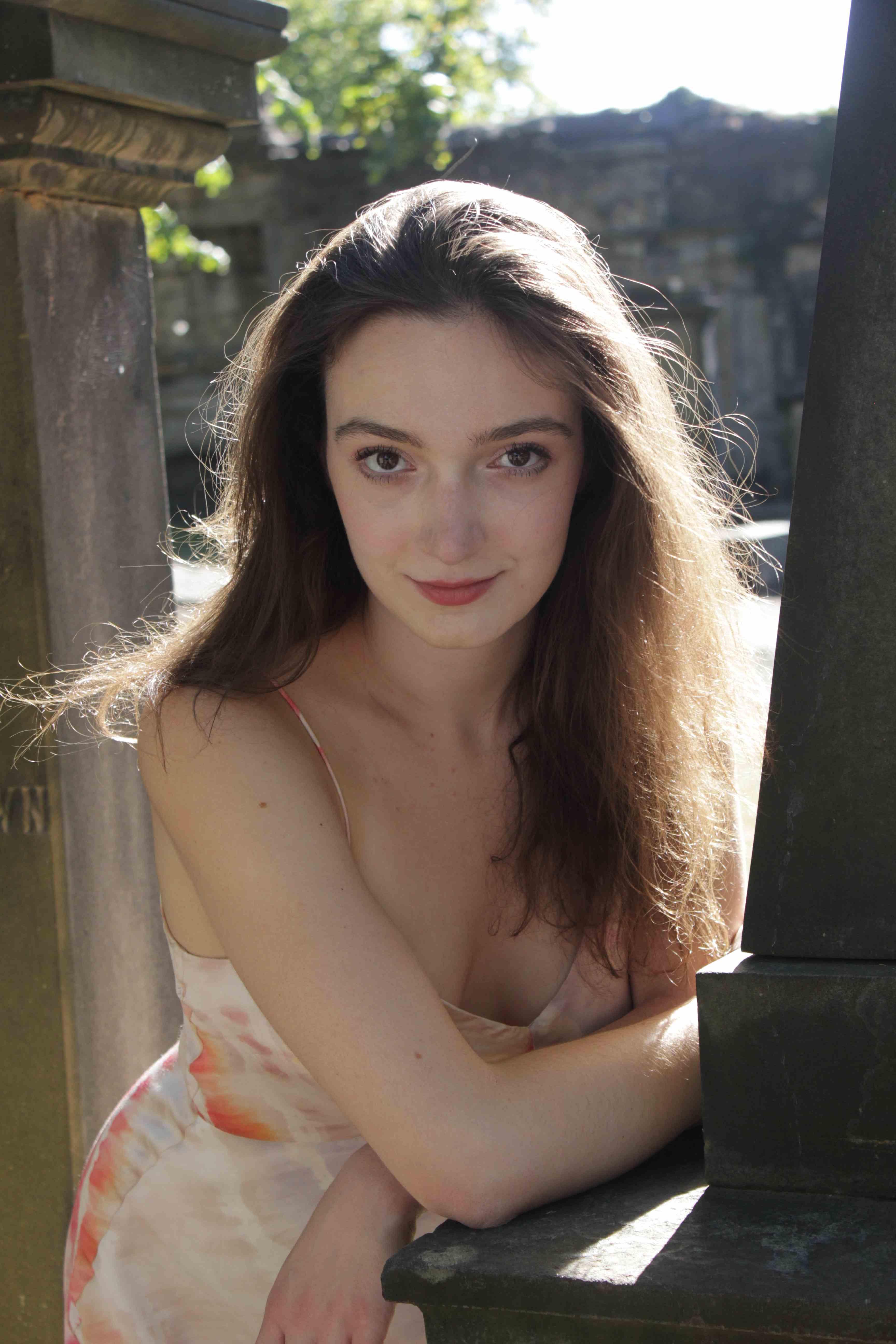 actor Emily Knutsson large photo