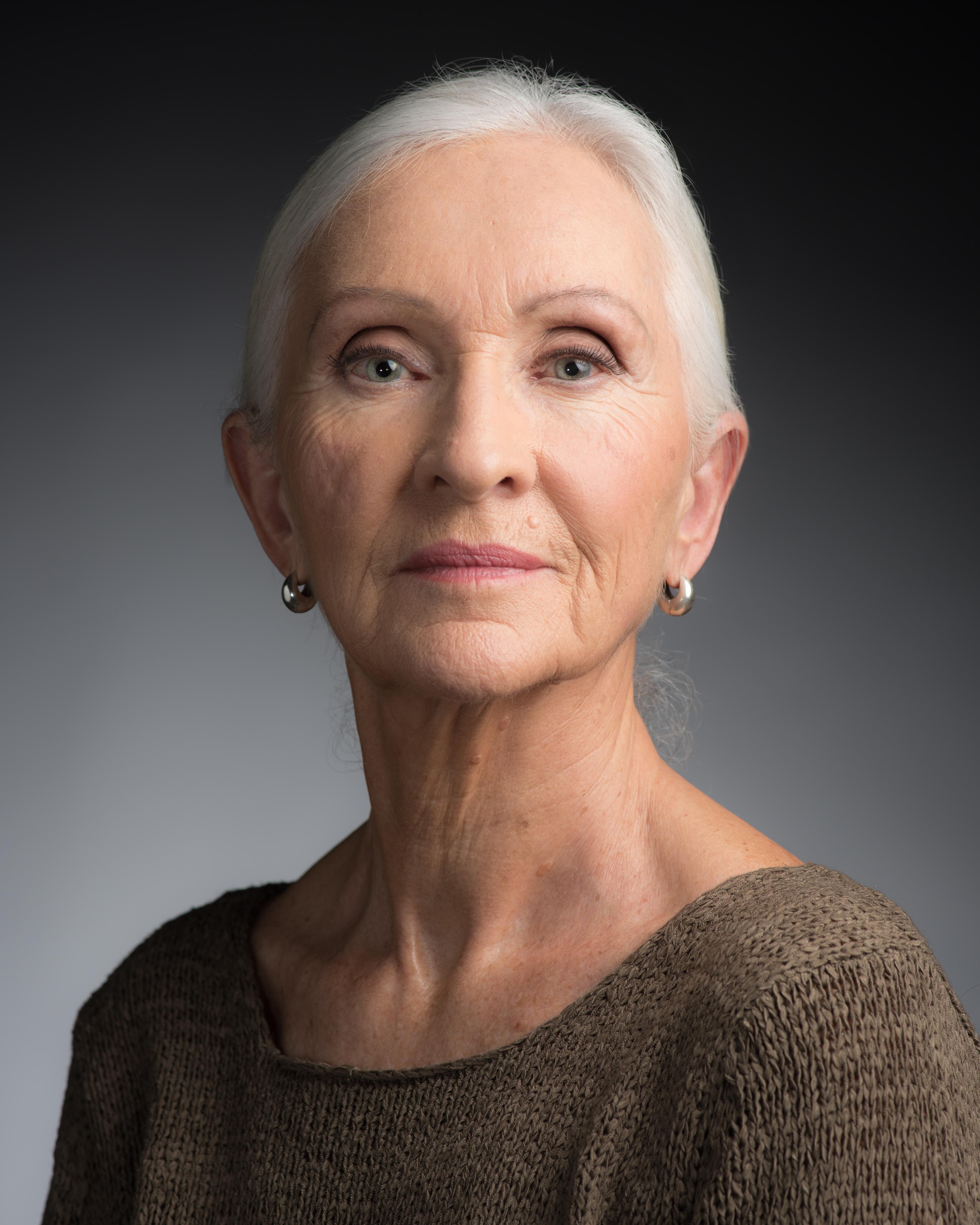 actor Angela Narth large photo