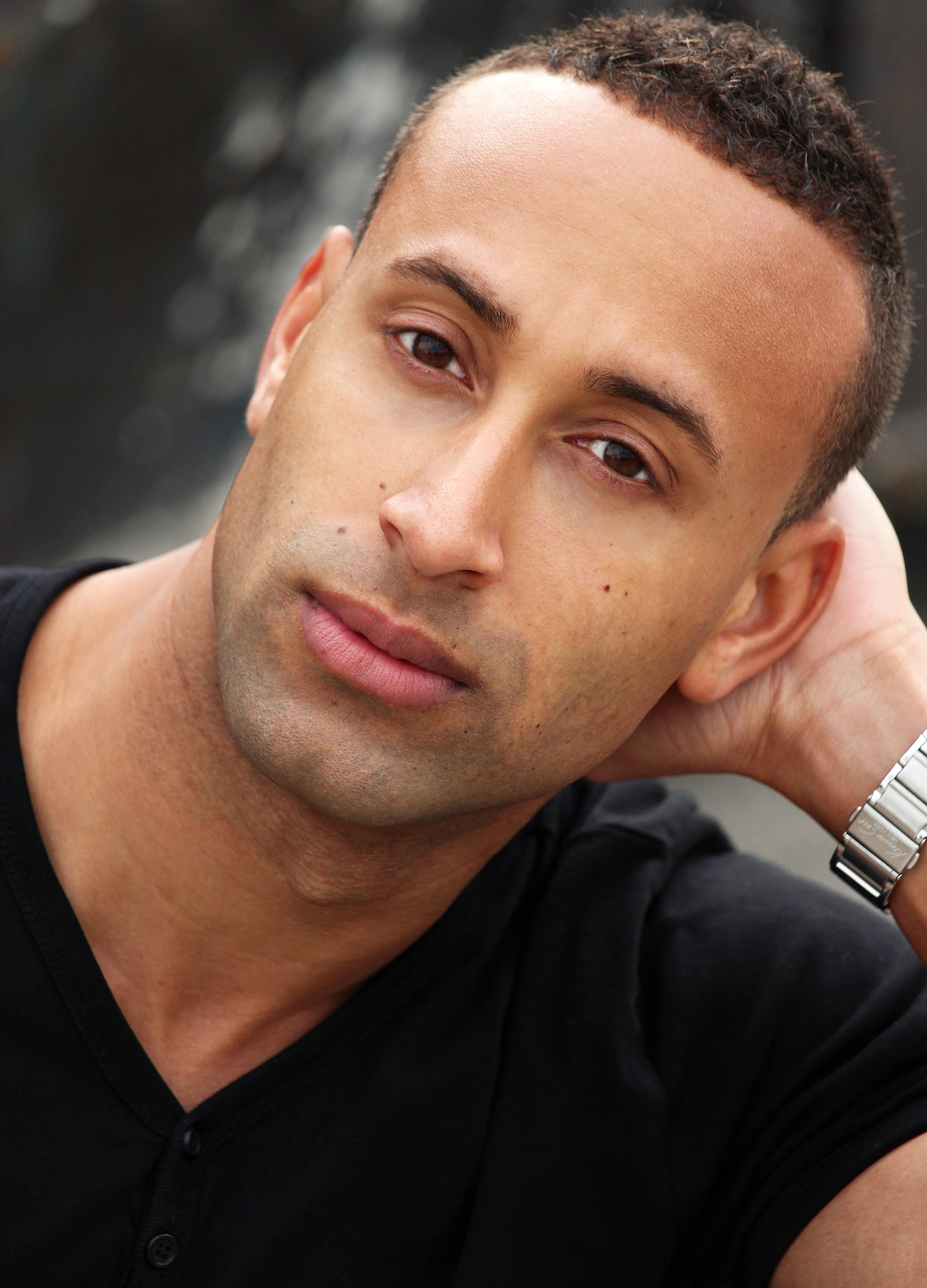 actor Energy Lewis large photo