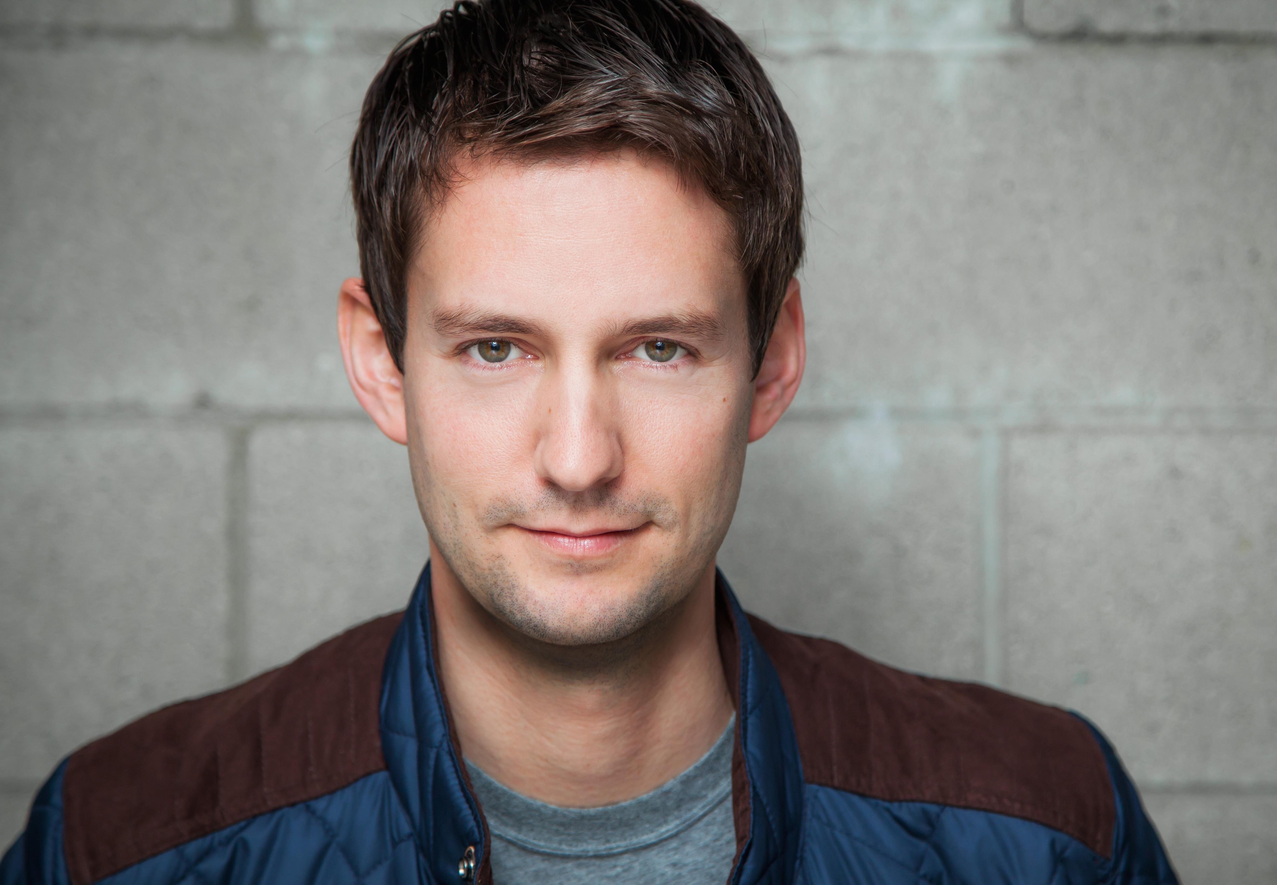 actor Simon Morton large photo