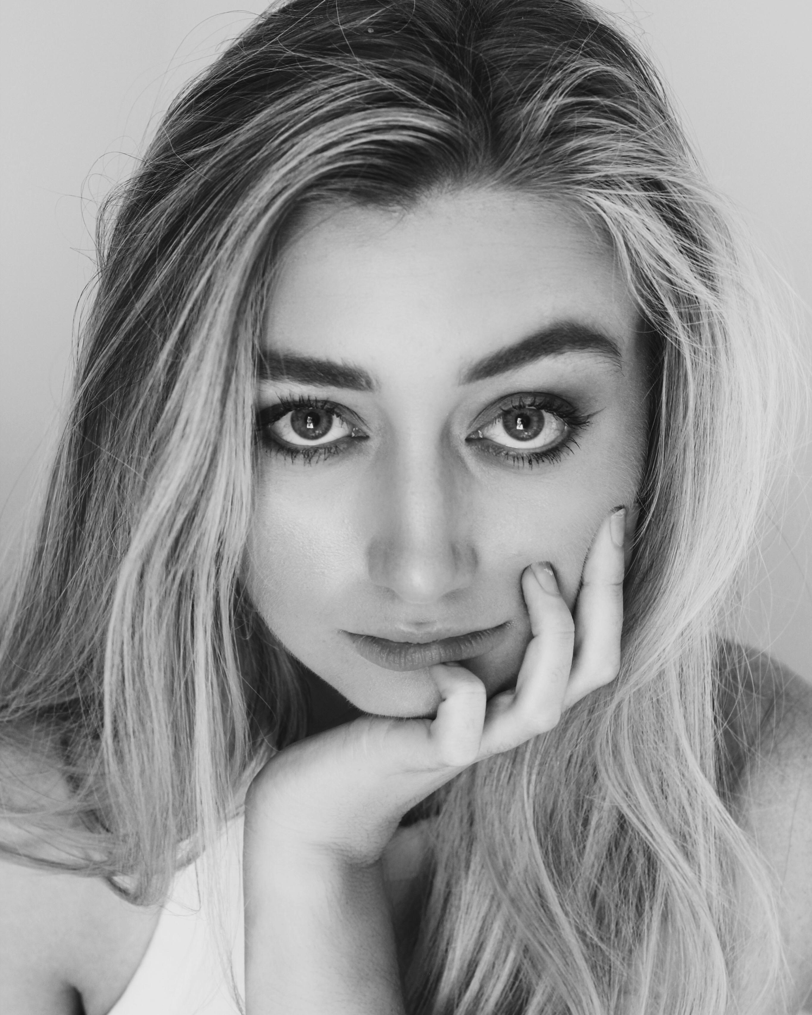 actor Kate Duncan large photo