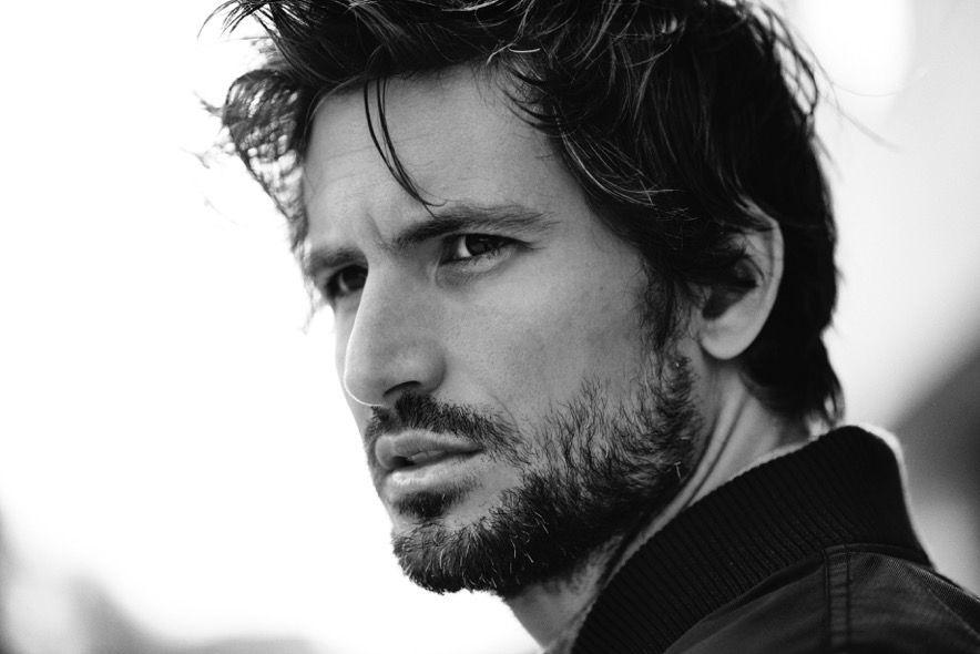 actor Tom Beck large photo