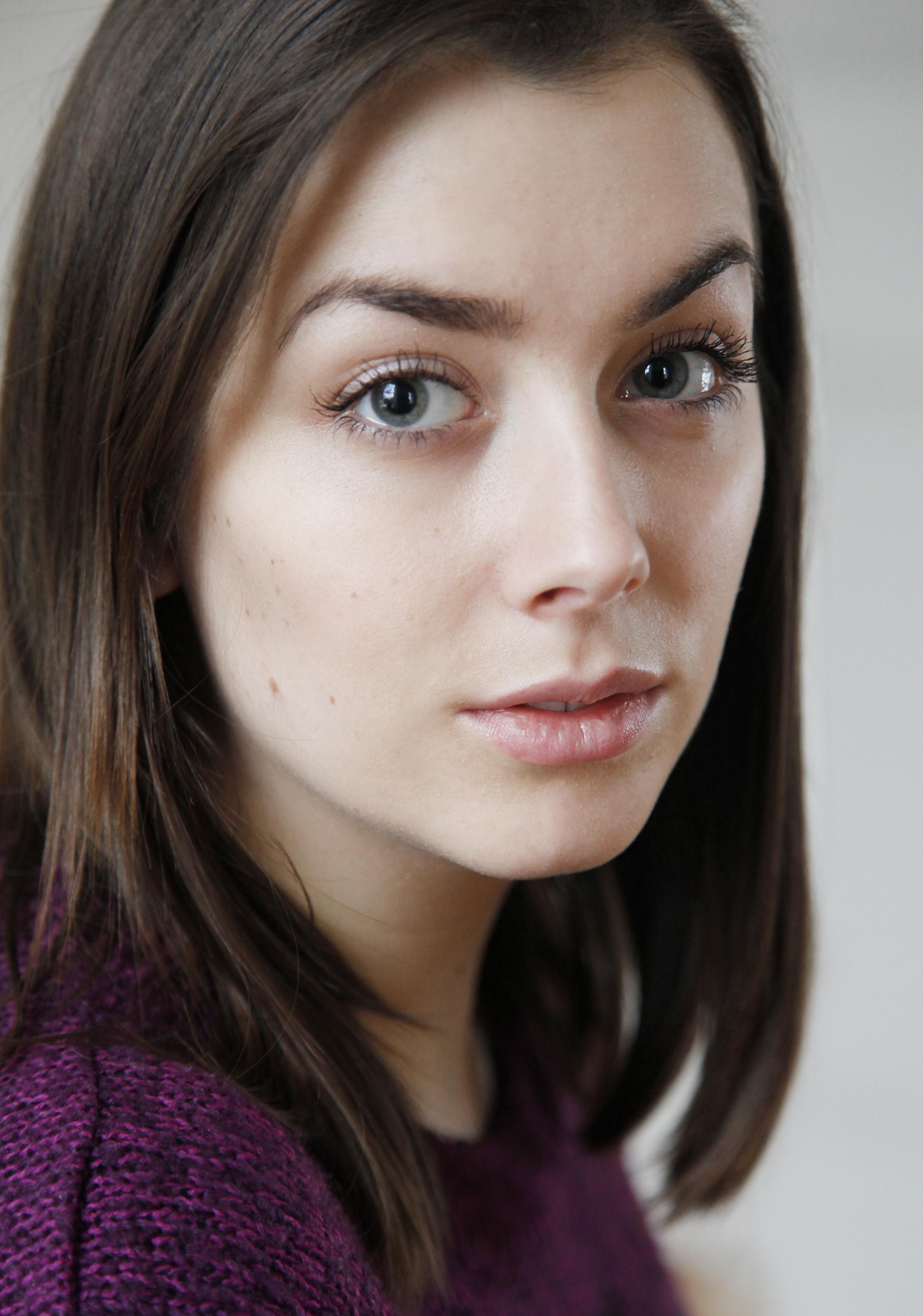 actor Carla McGlynn large photo