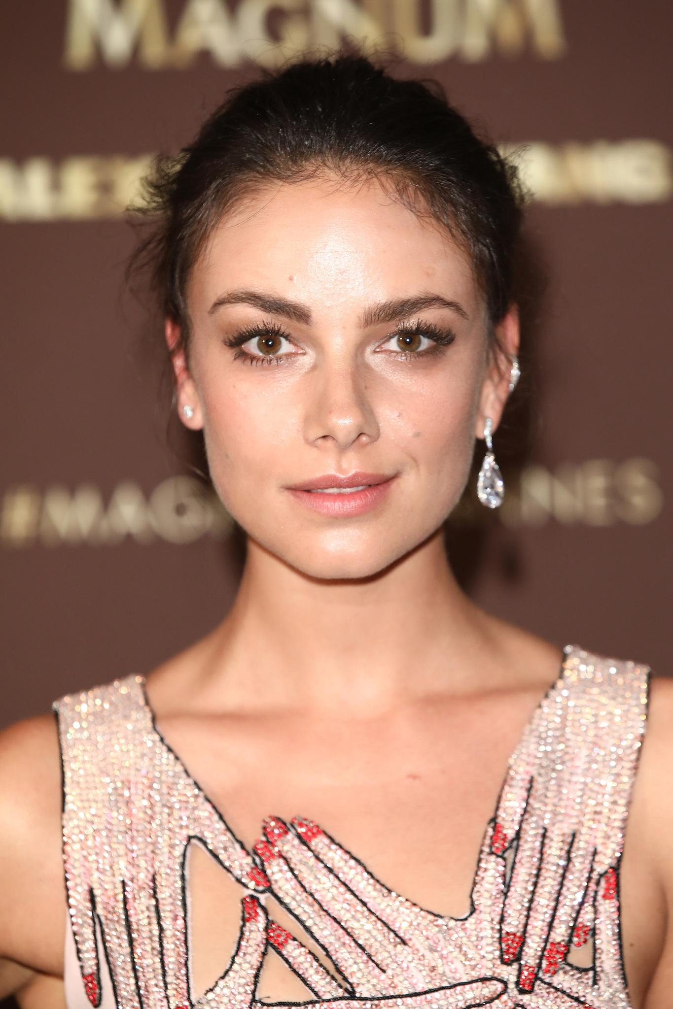 actor Janina Uhse large photo