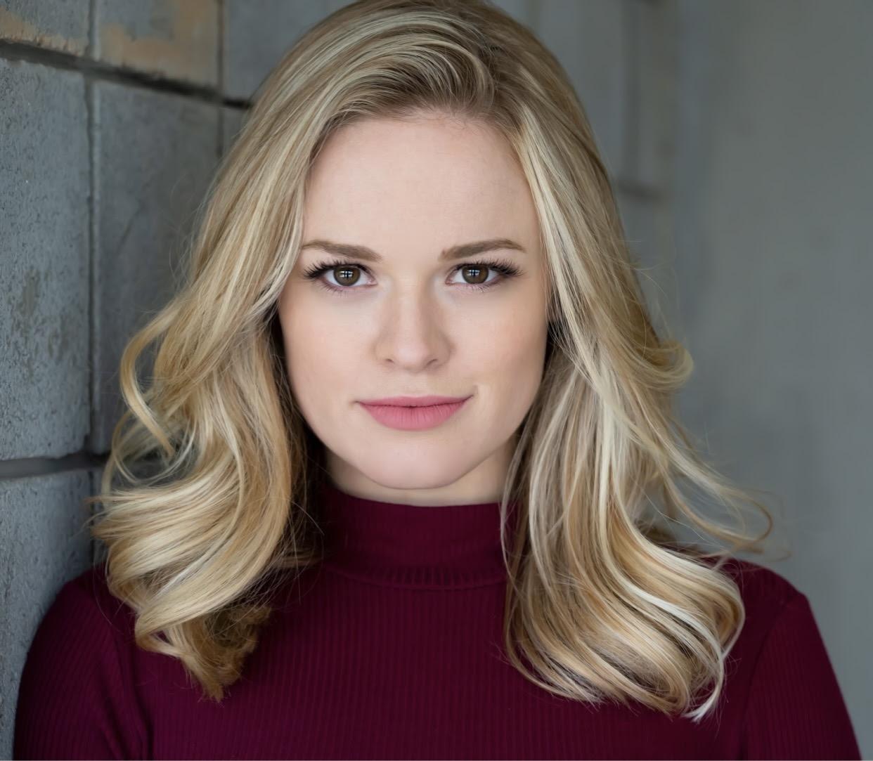 actor Emily Topper large photo