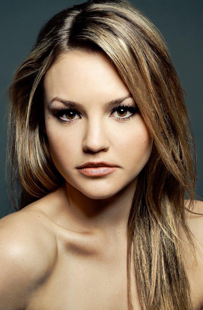 actor Alexandra Begg large photo