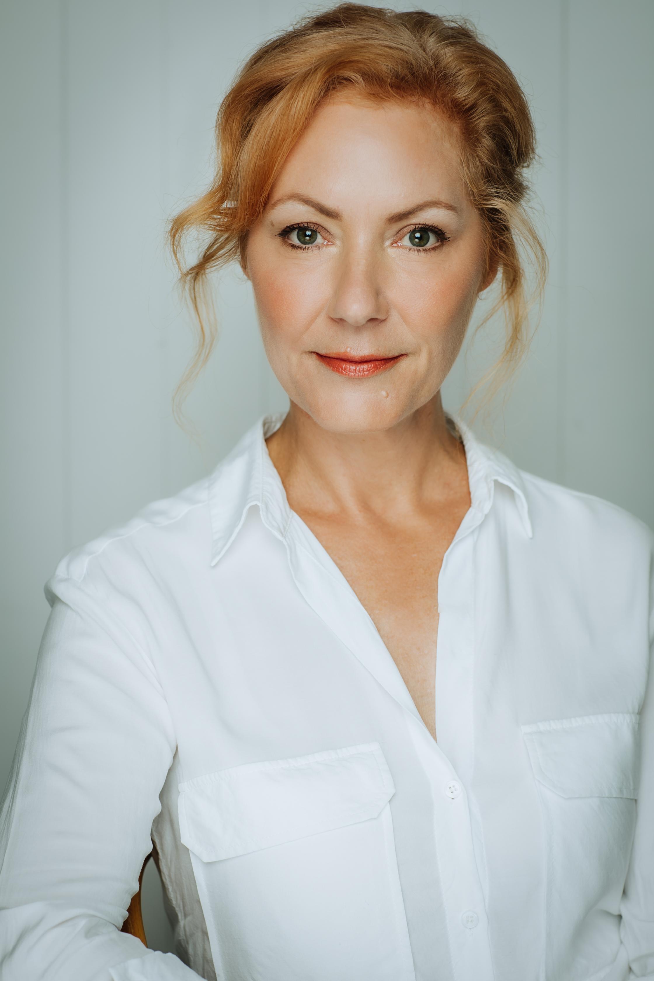 actor Laura Jaye large photo