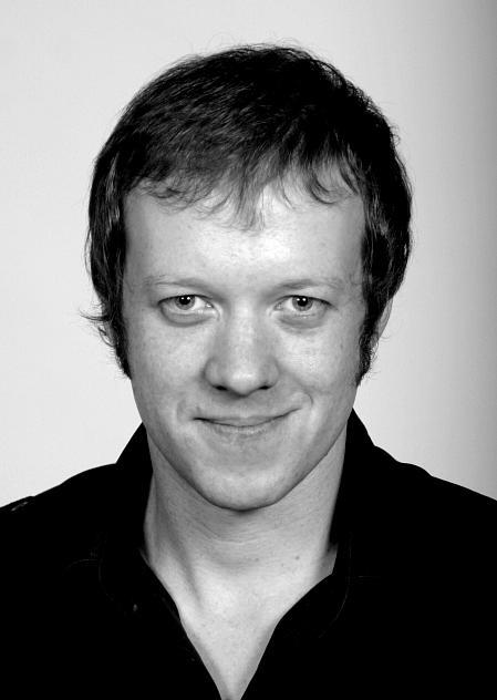 actor Steve Oram large photo