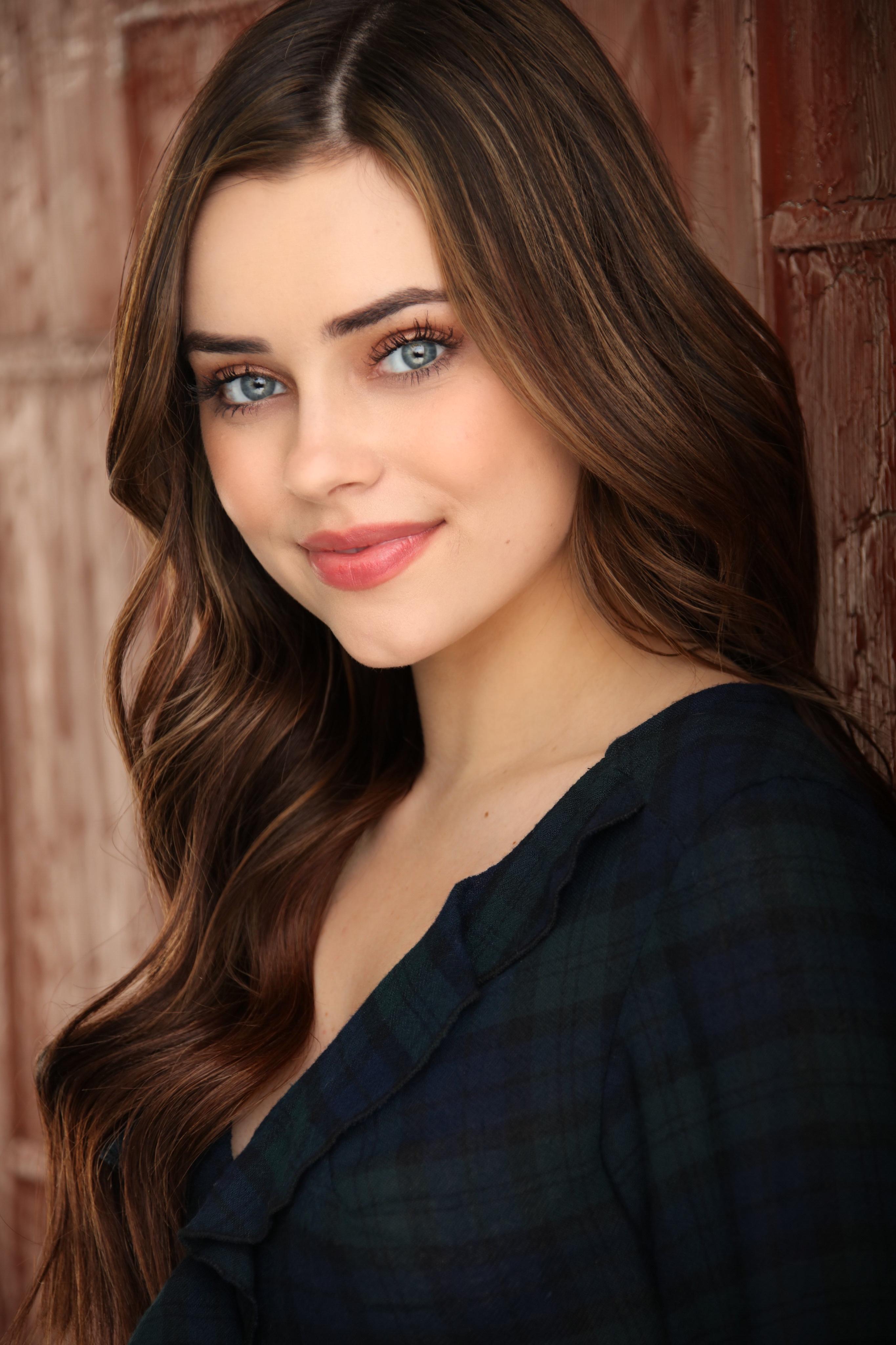 actor Nicolette Langley large photo