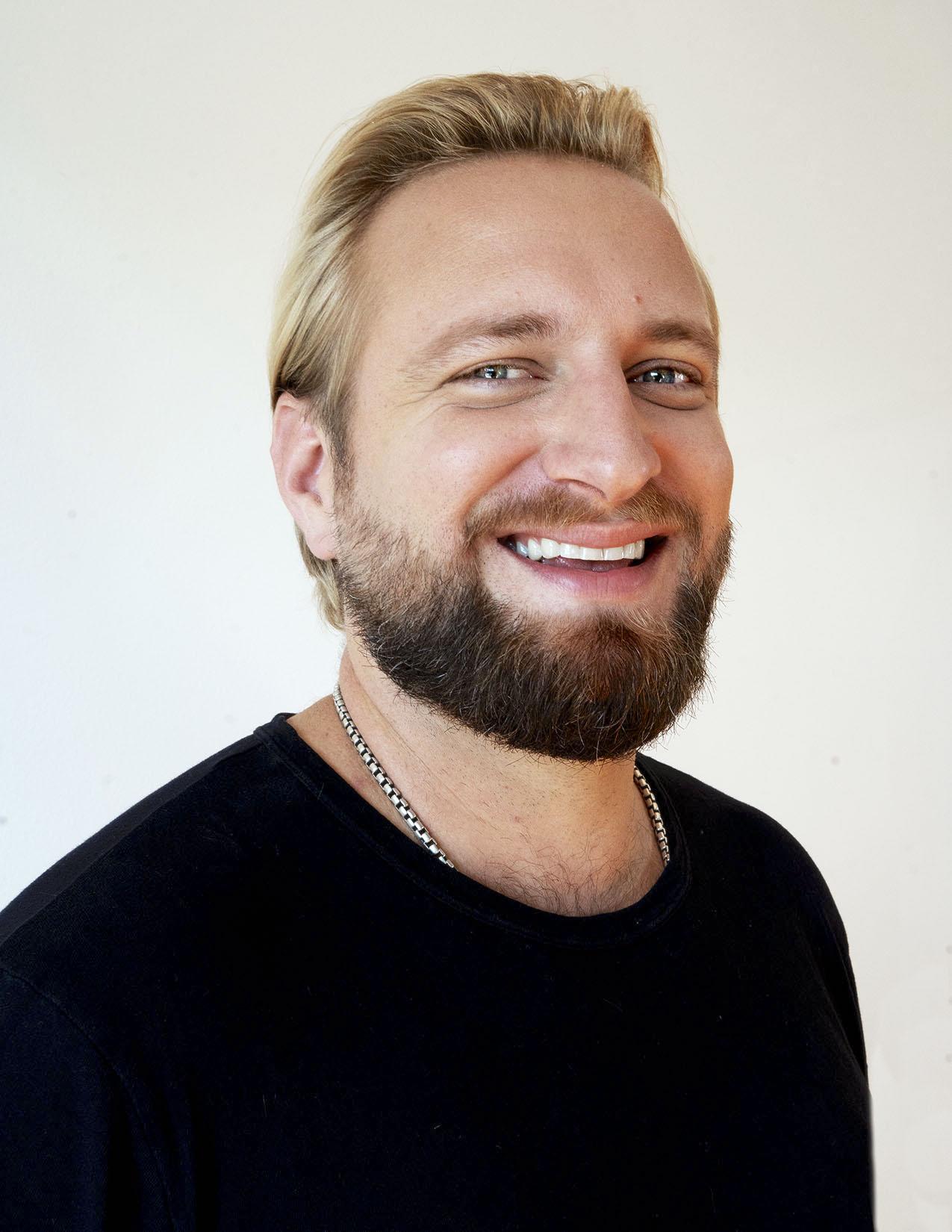 actor Victor Mathieu large photo