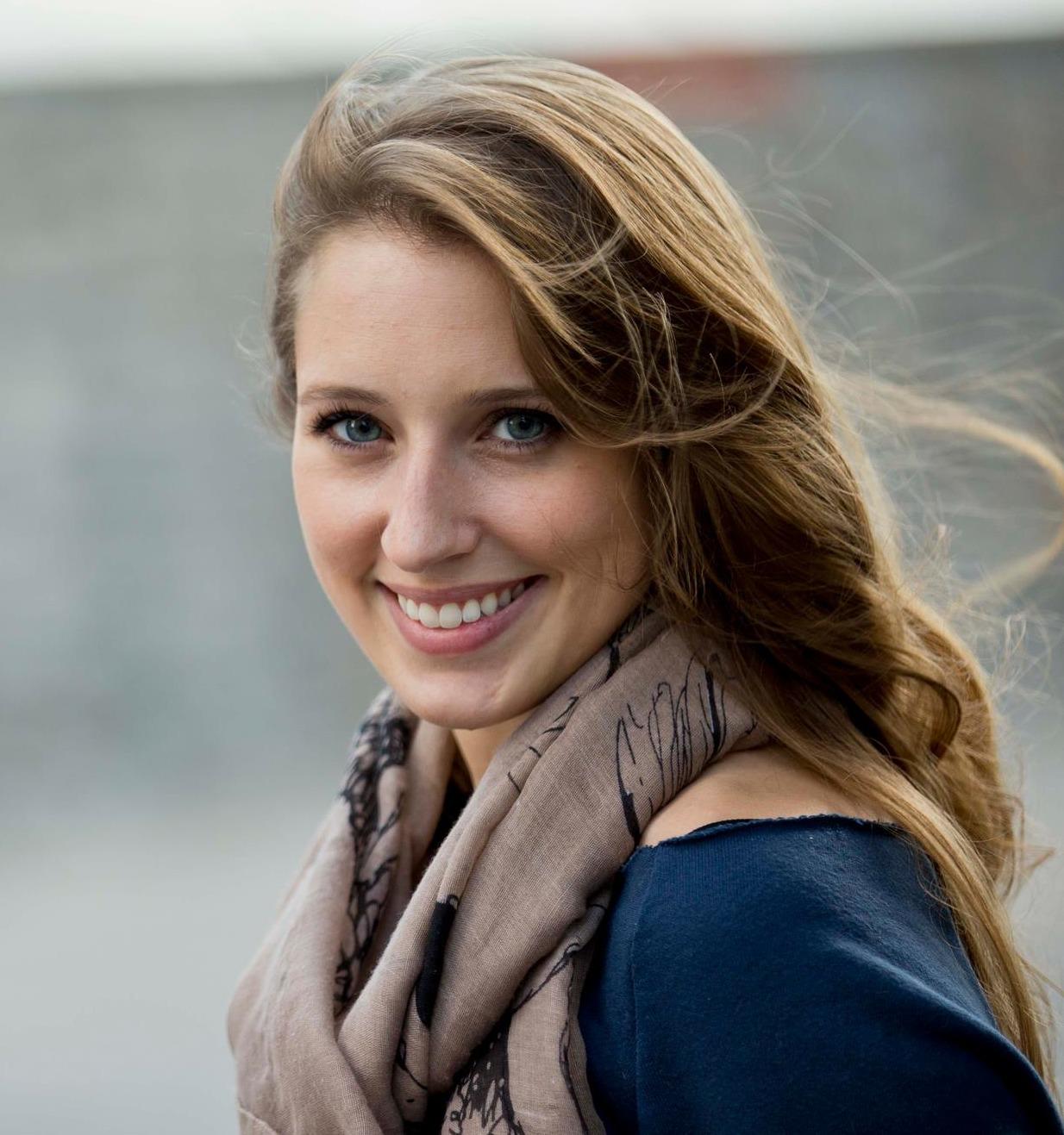 actor Jennifer Miller large photo