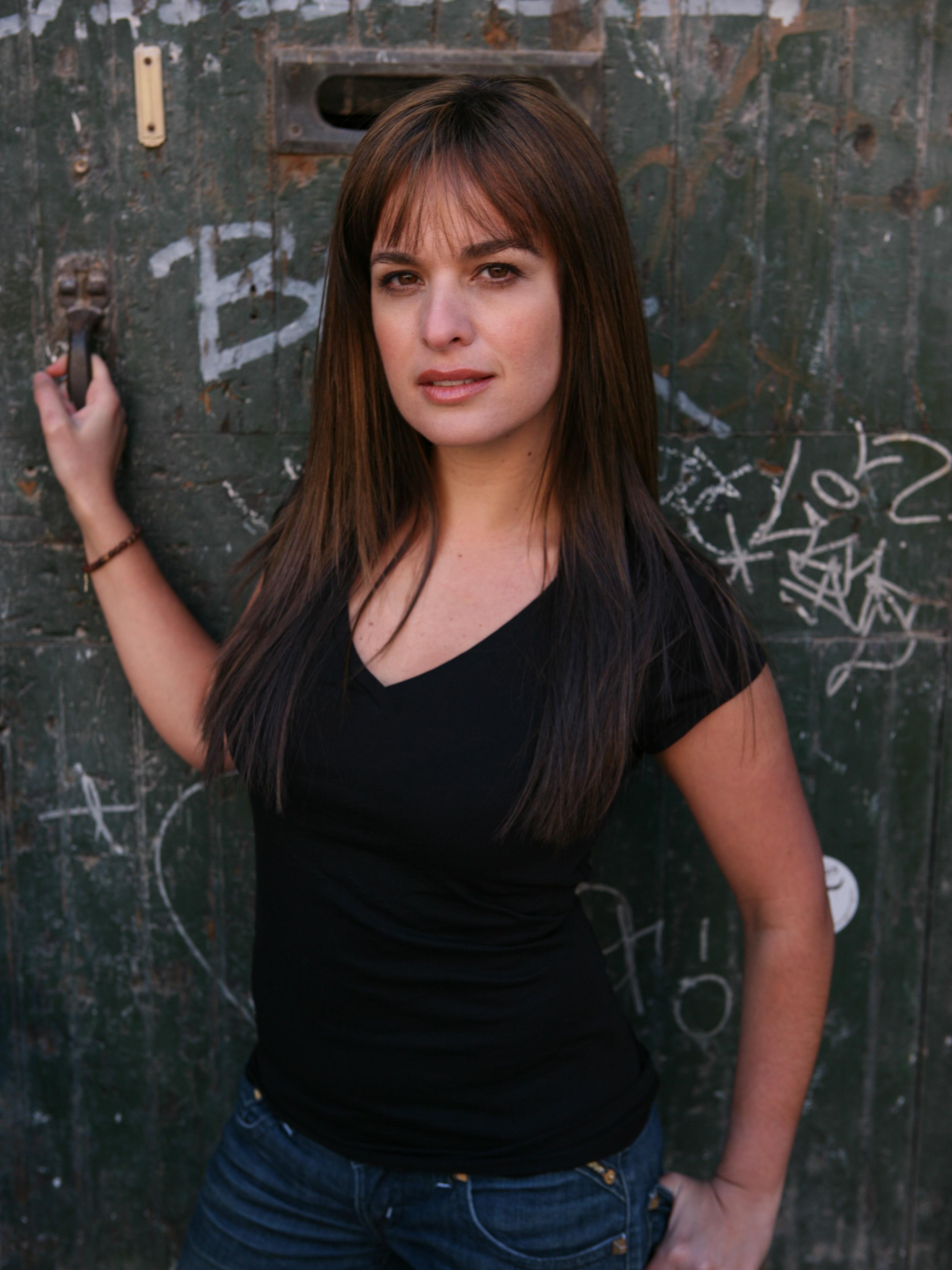 actor Renata Batista large photo