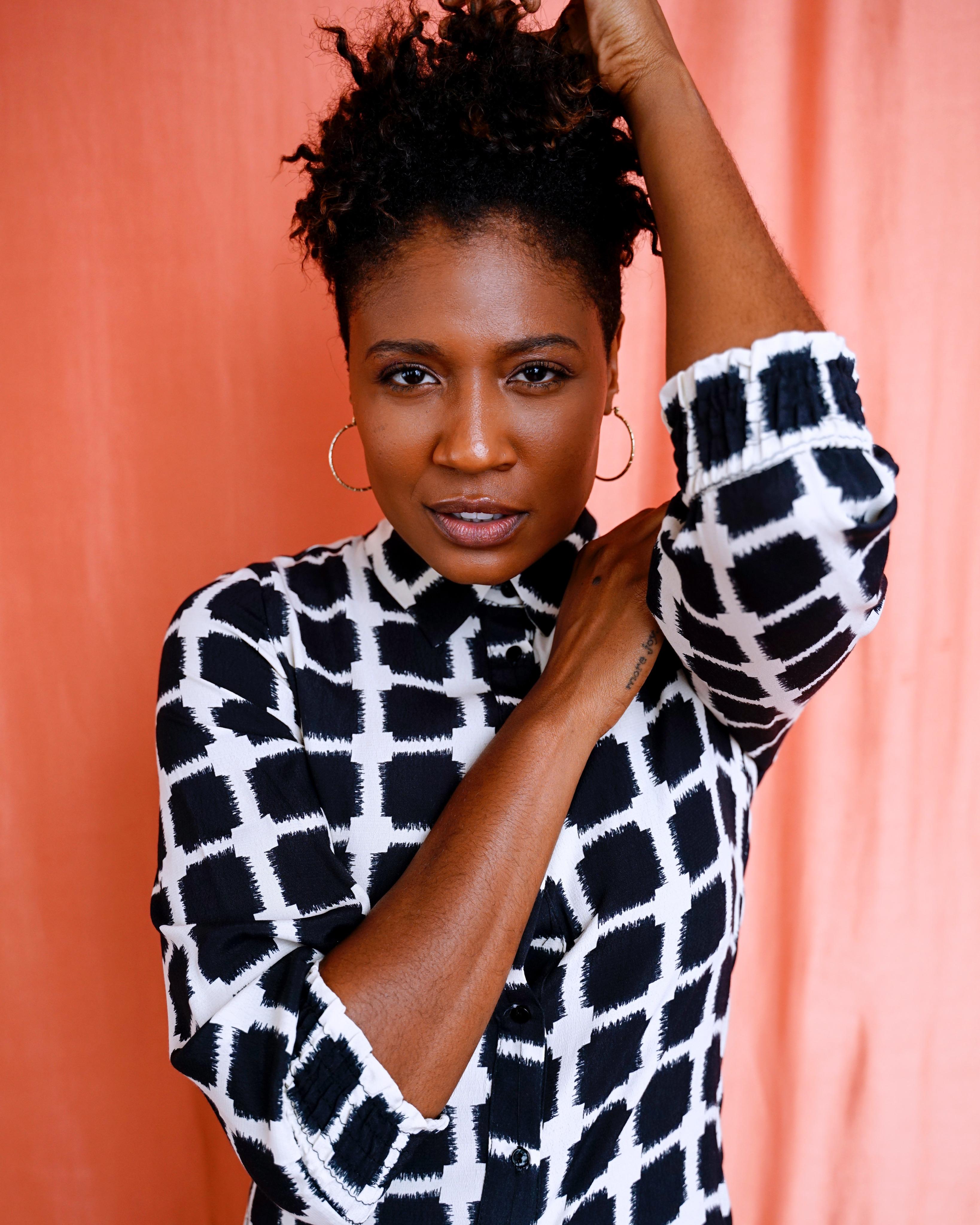 actor Joy McElveen large photo