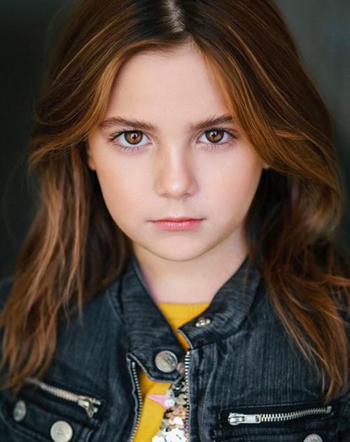 actor Lexi Rabe large photo