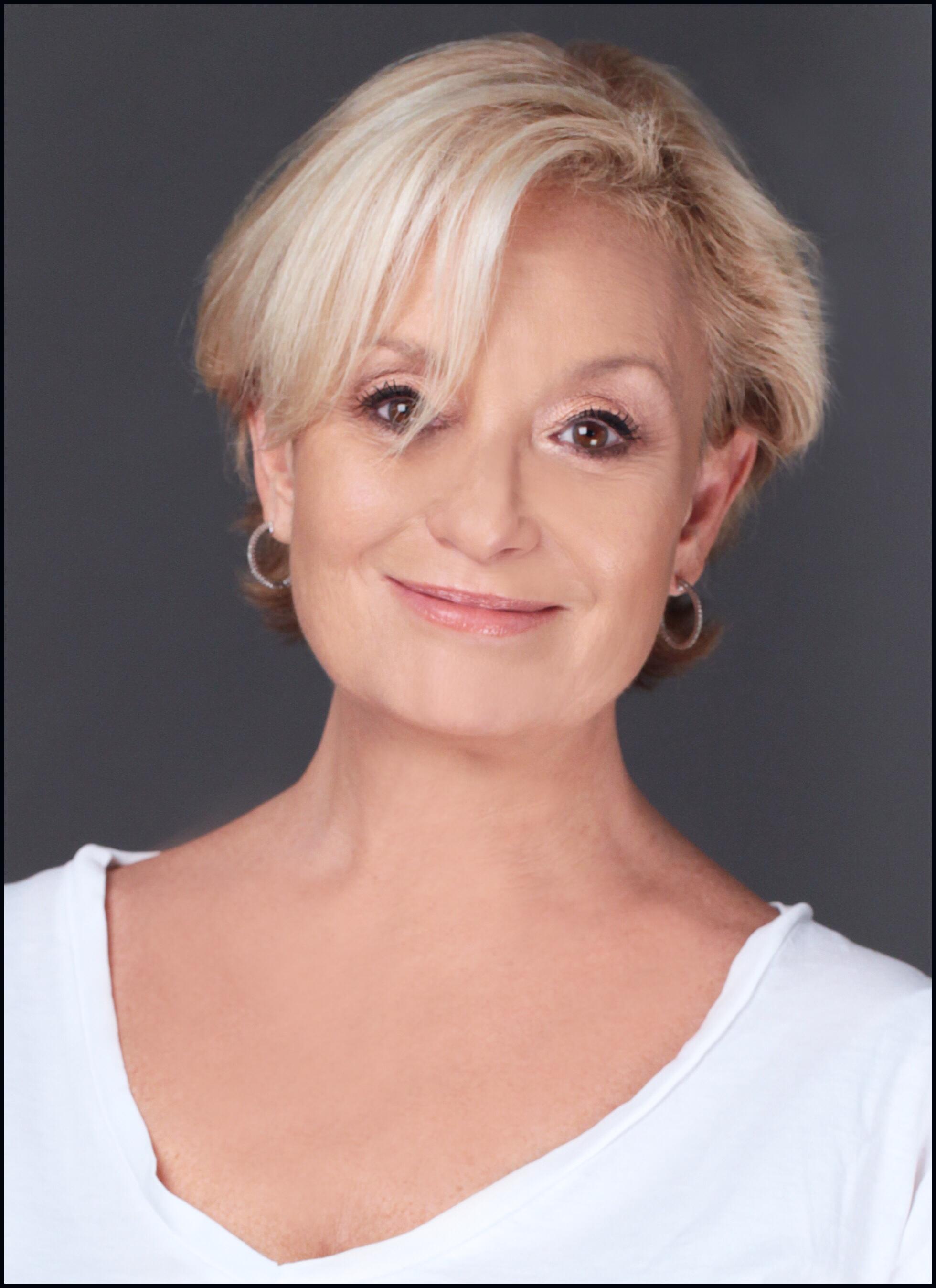 actor Robin Skye large photo