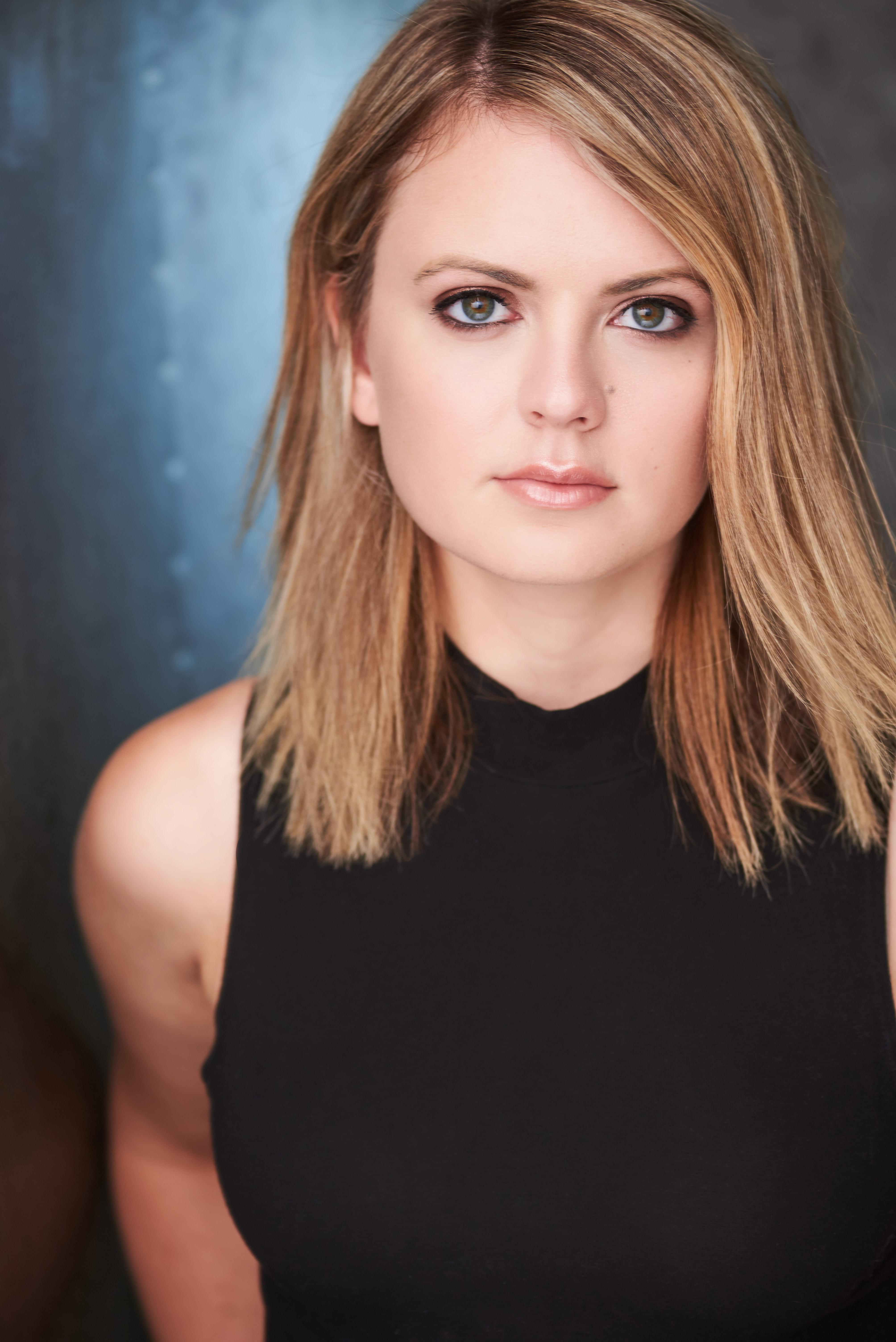 actor Kelly Connaire large photo