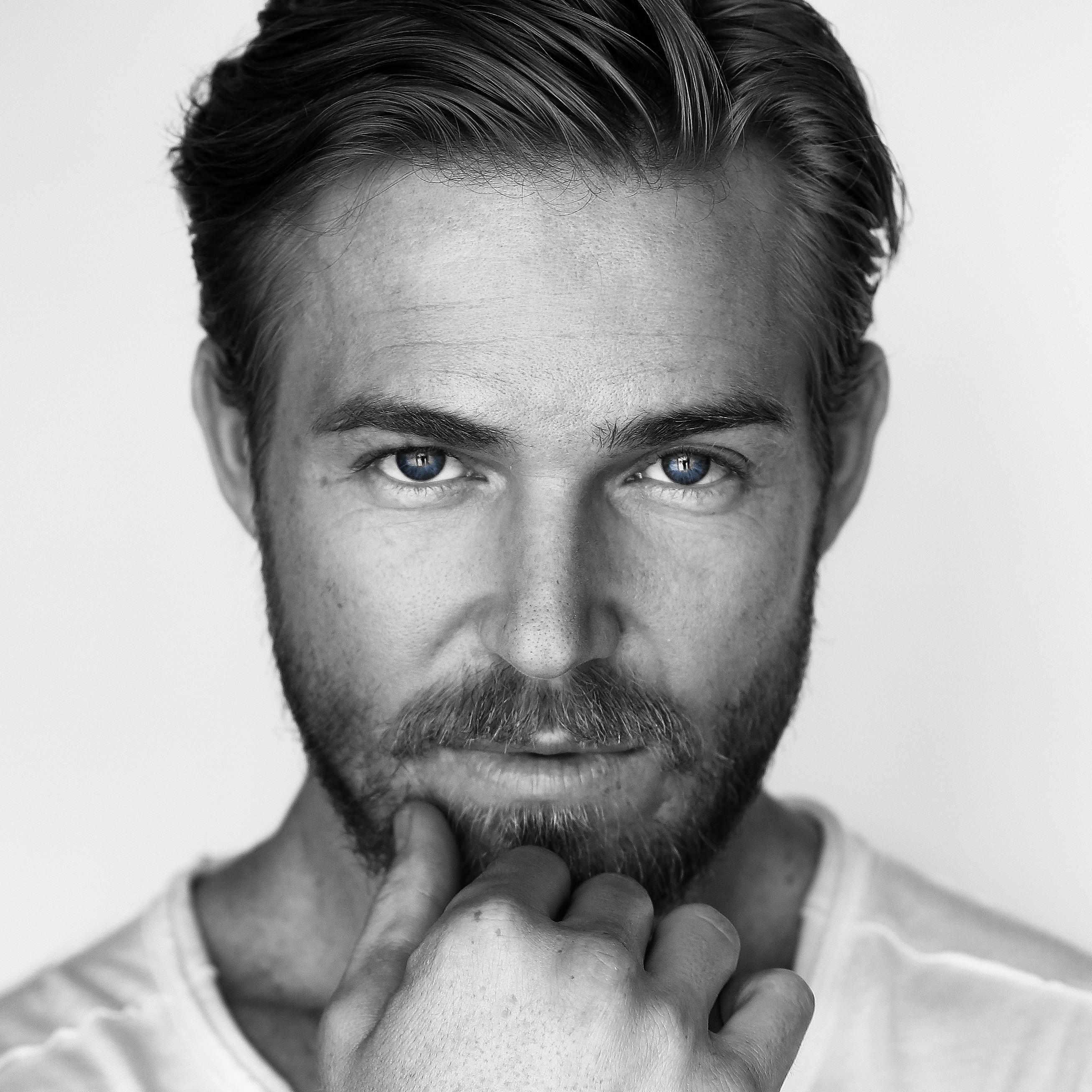 actor Jilon VanOver large photo