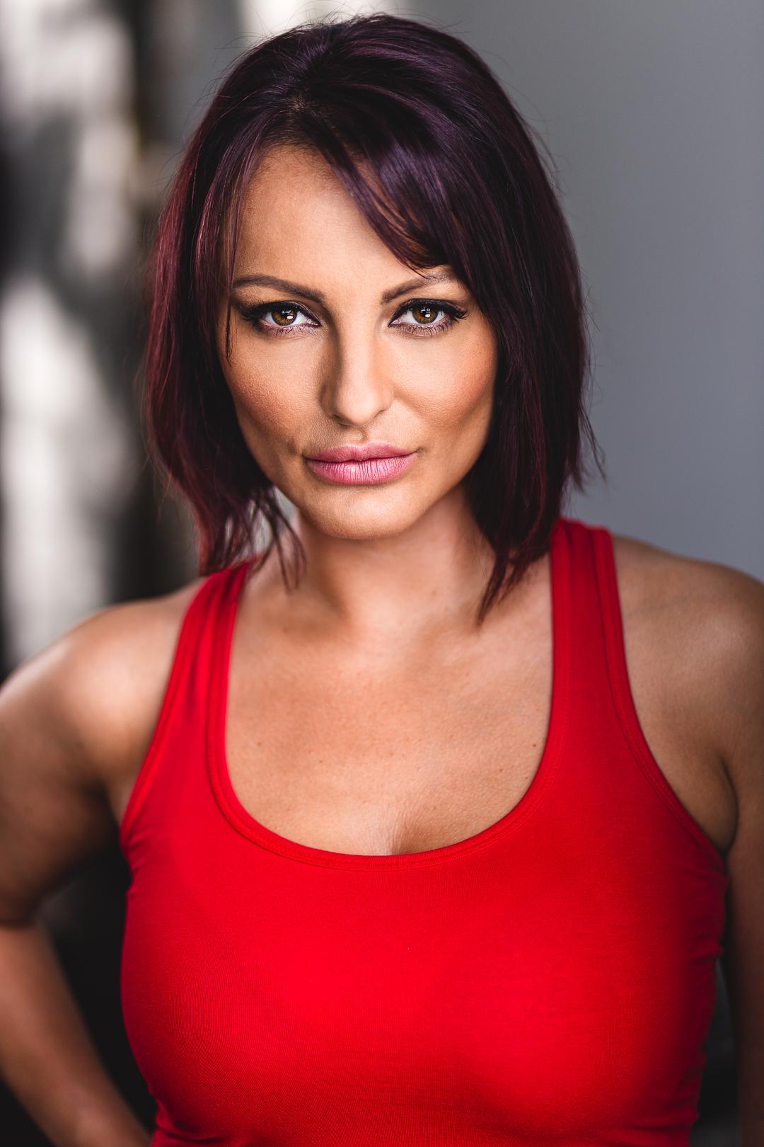 actor Laura Radu large photo