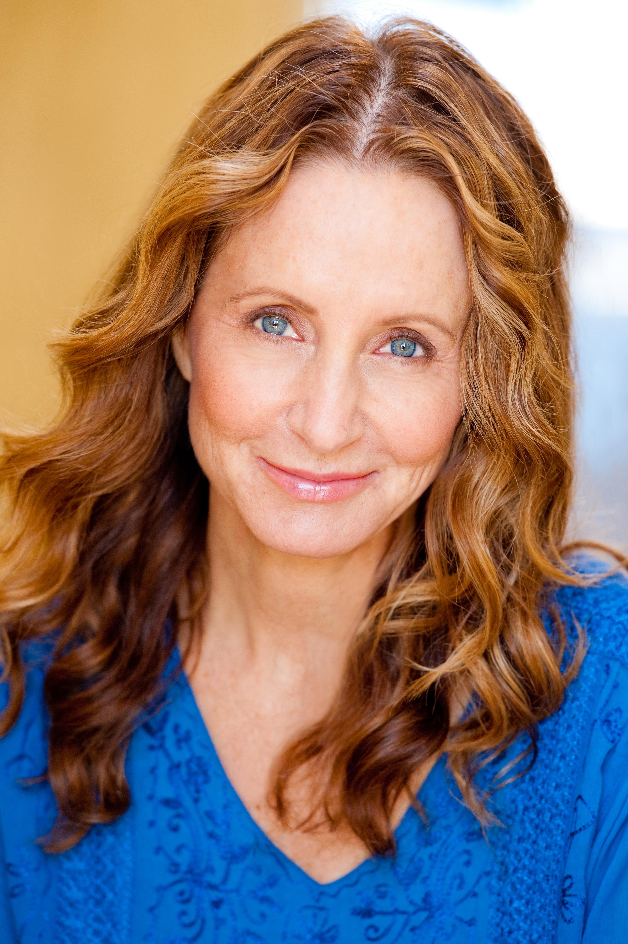 actor Gwen Holloway large photo