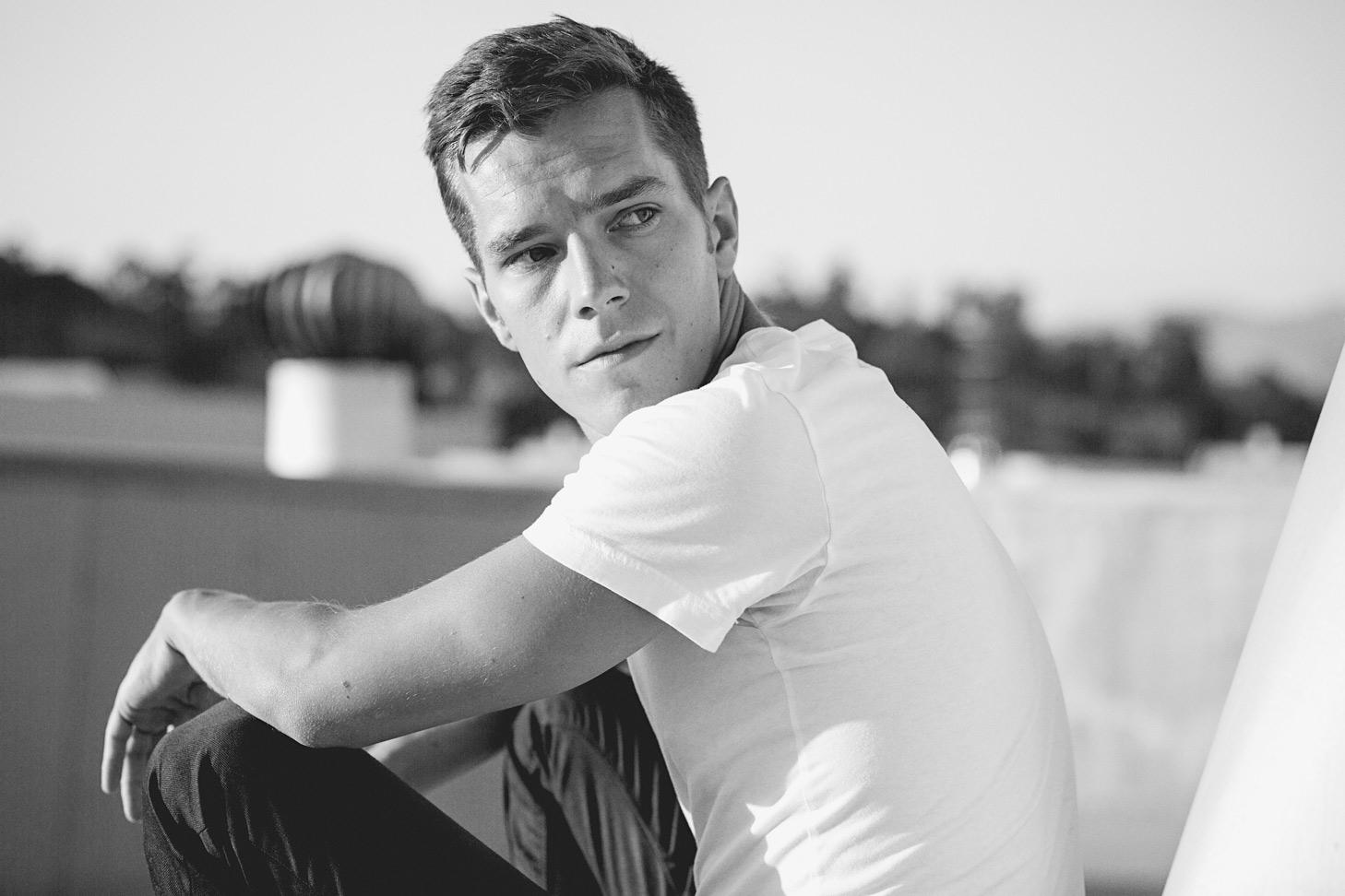 actor Jeremy Schuetze large photo