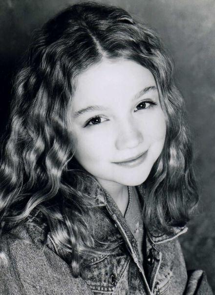 actor Katie Henney large photo