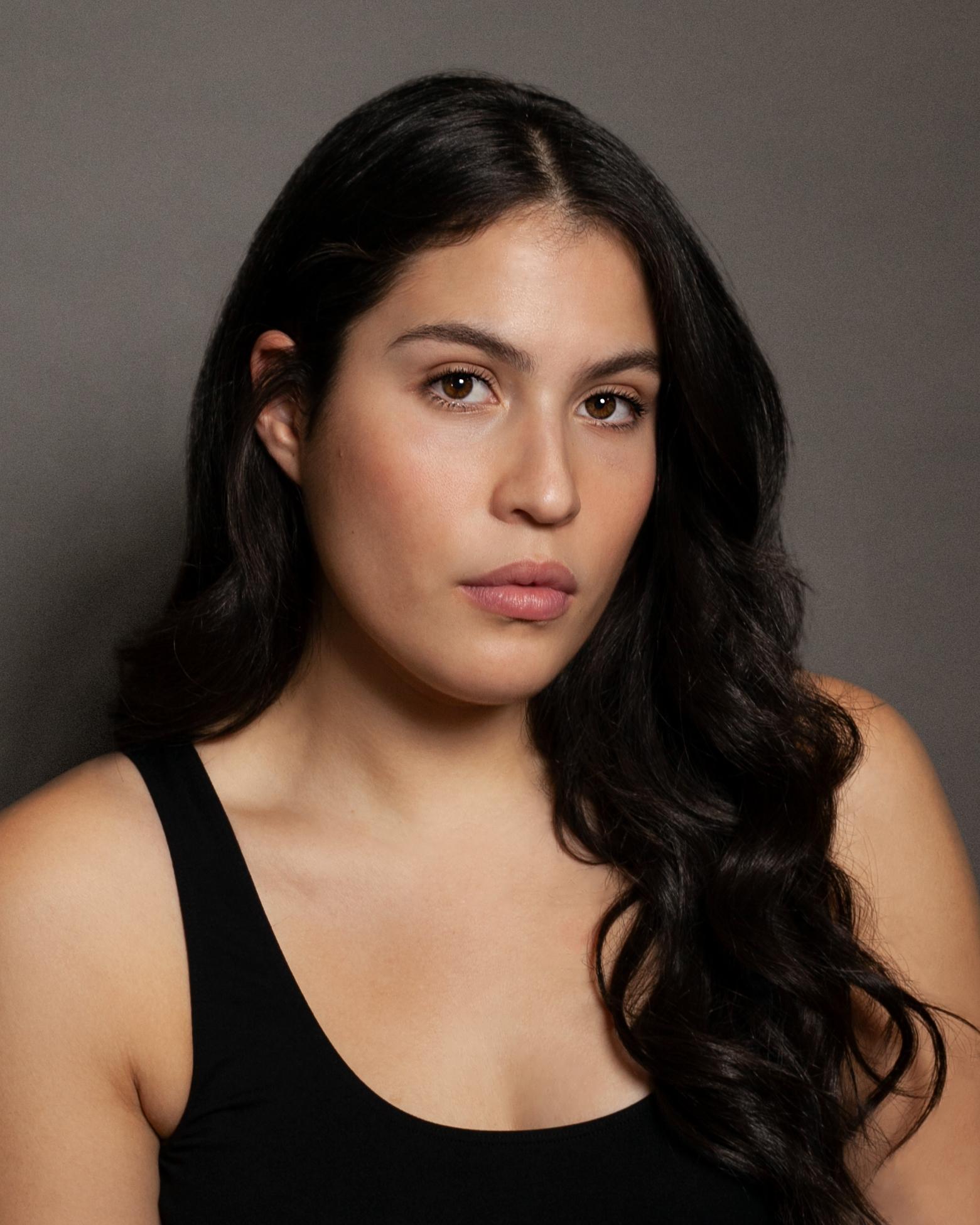 actor Bella Caballero large photo