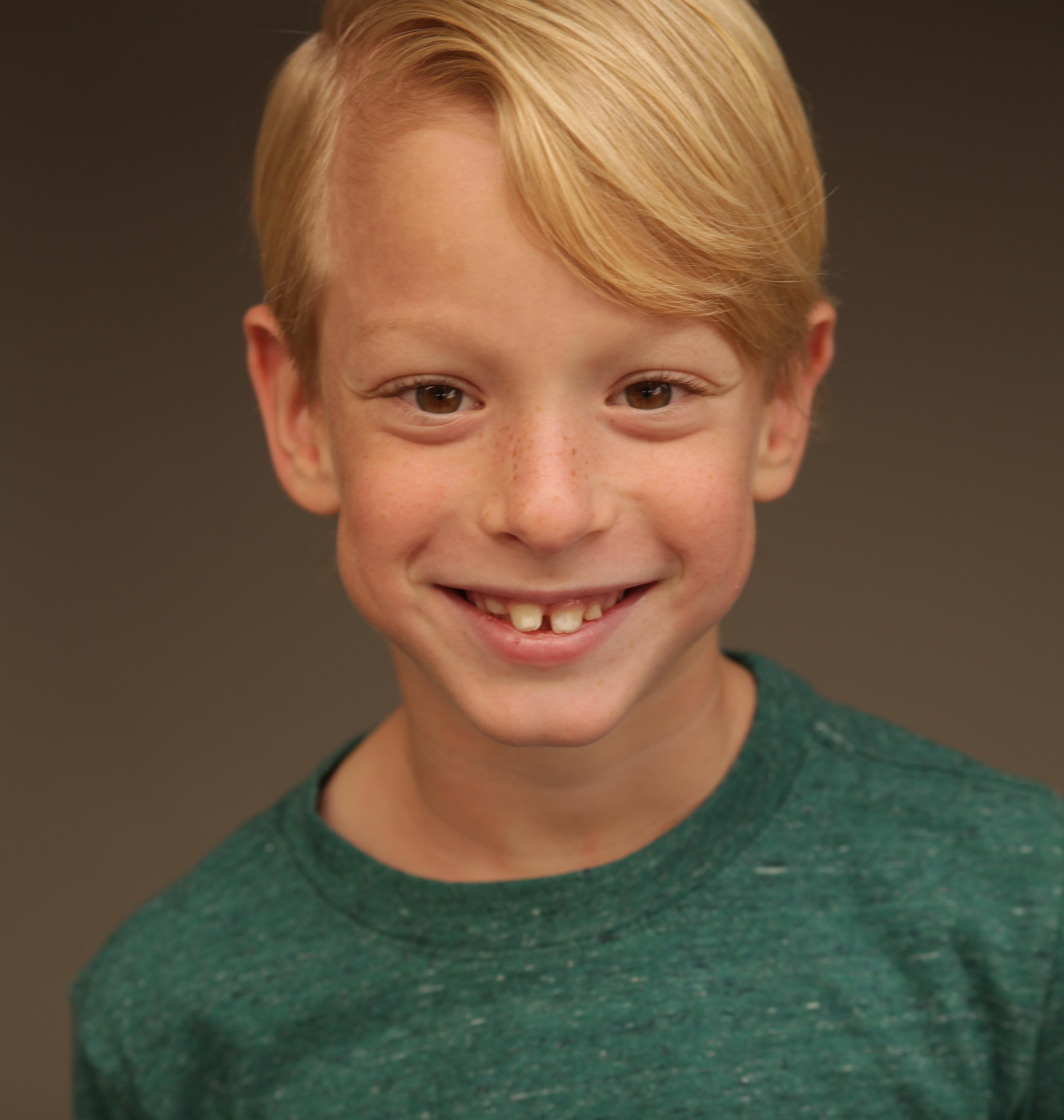 actor Evan Agos large photo