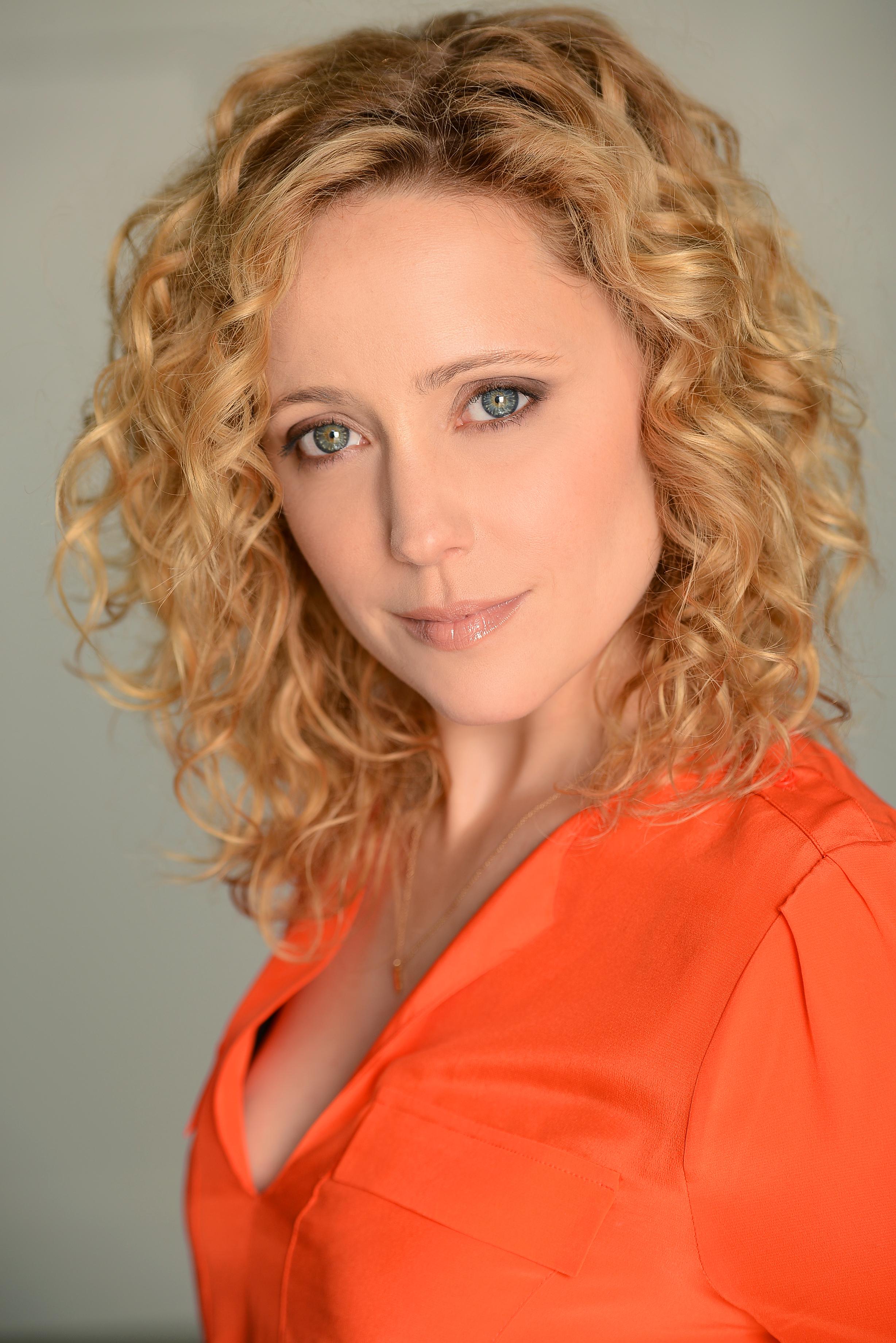 actor Annie Tedesco large photo