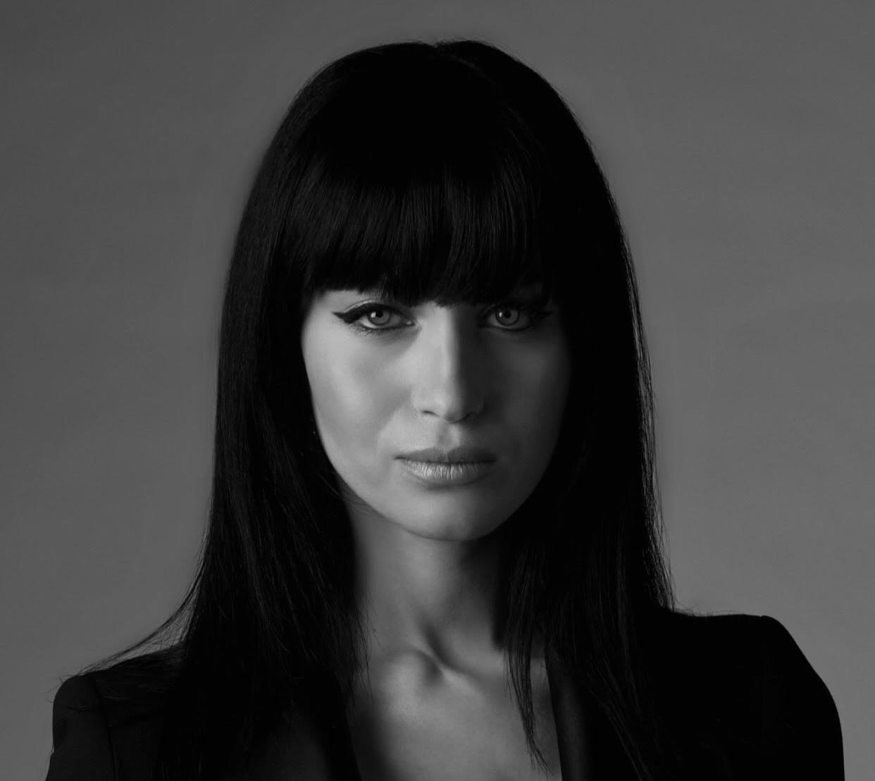 actor Jordana Lajoie large photo