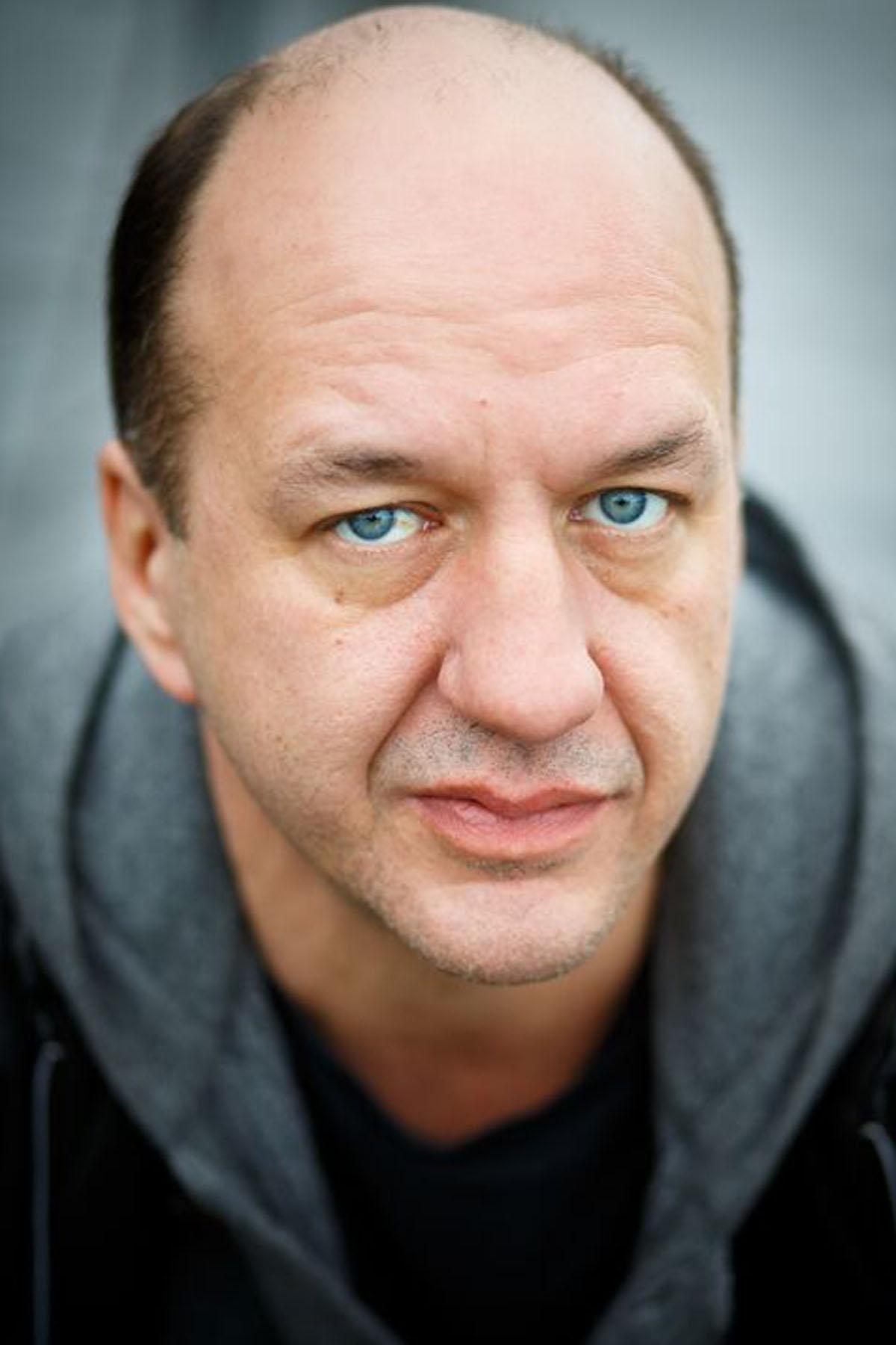 actor Alex Tondowski large photo