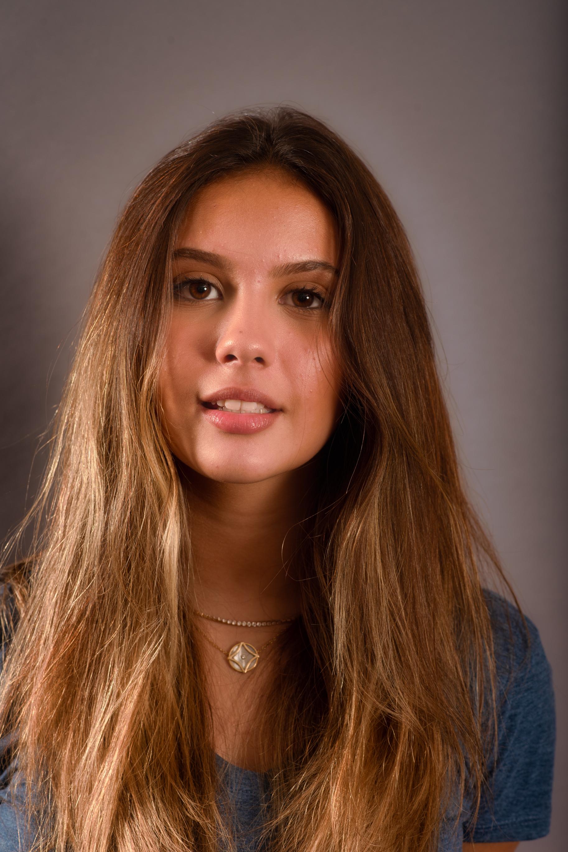 actor Mariana Lewis large photo