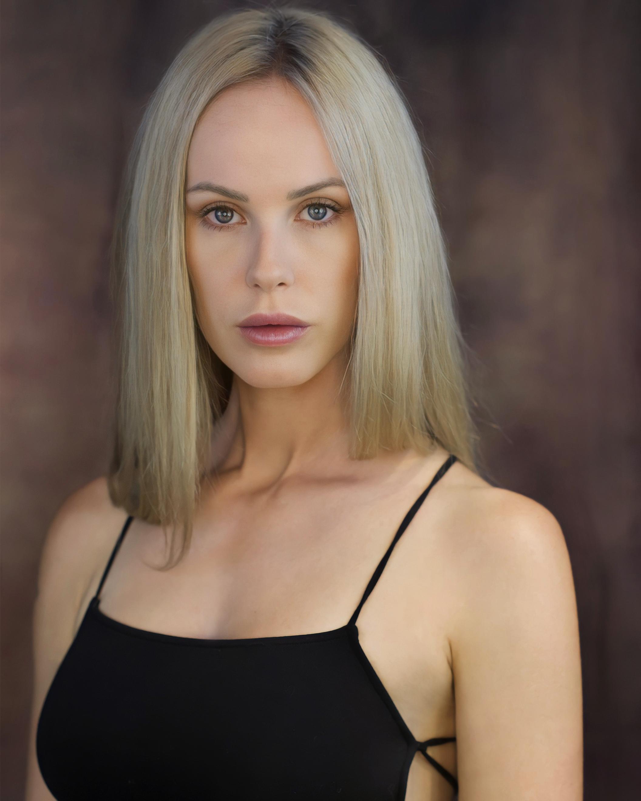 actor Danielle Rook large photo