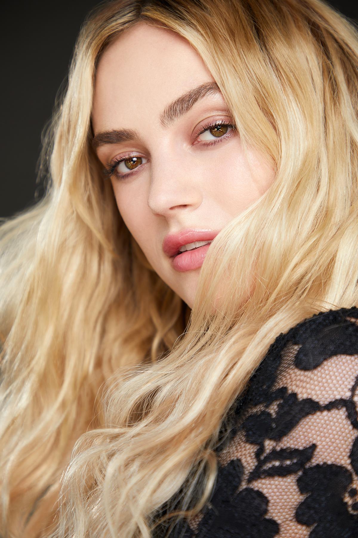 actor Bayley Corman large photo