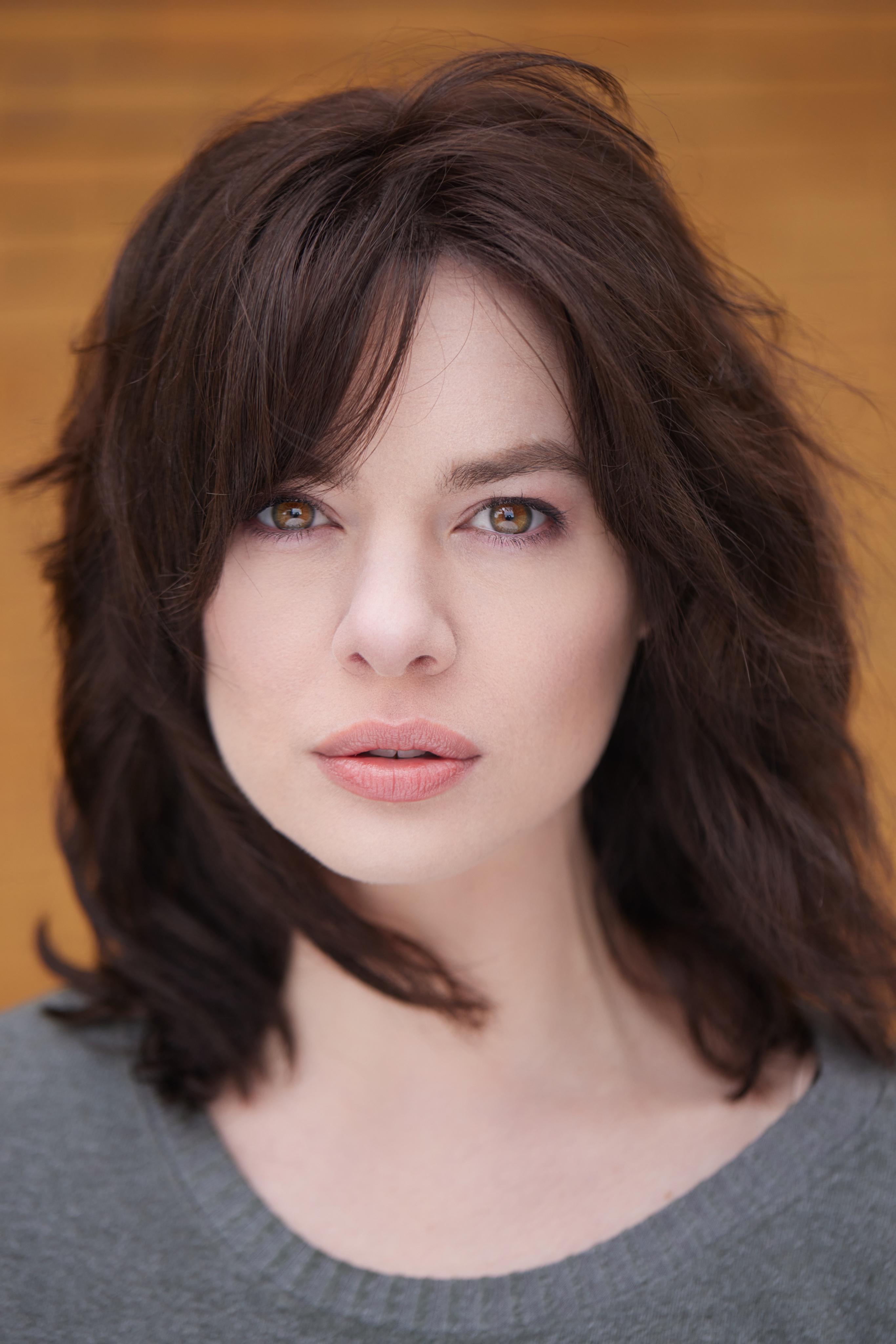 actor Courtney Lakin large photo