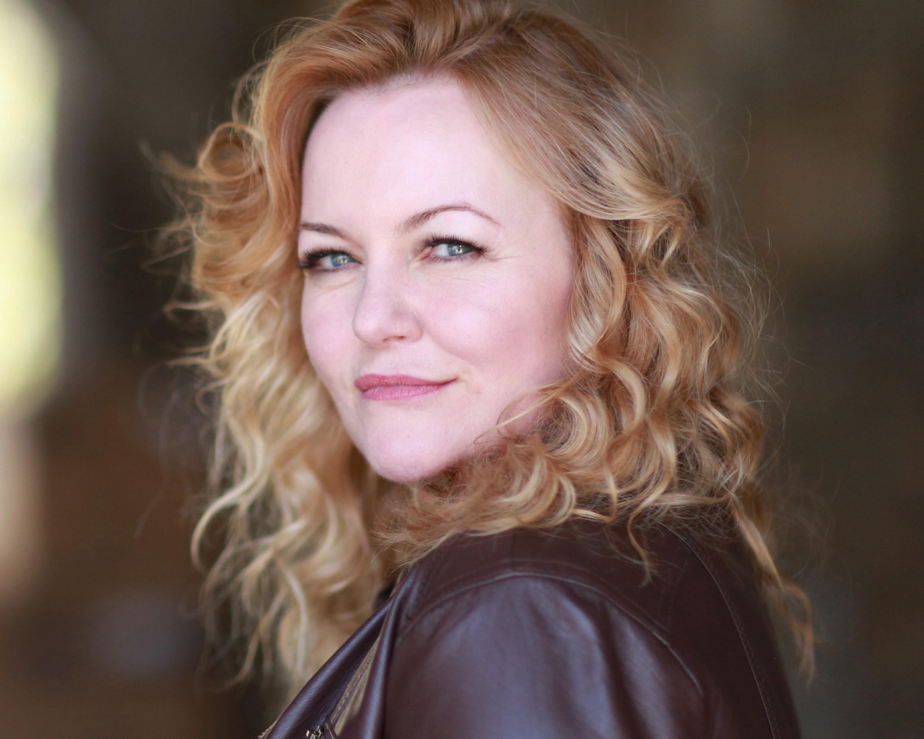 actor Kristen Vaughan large photo