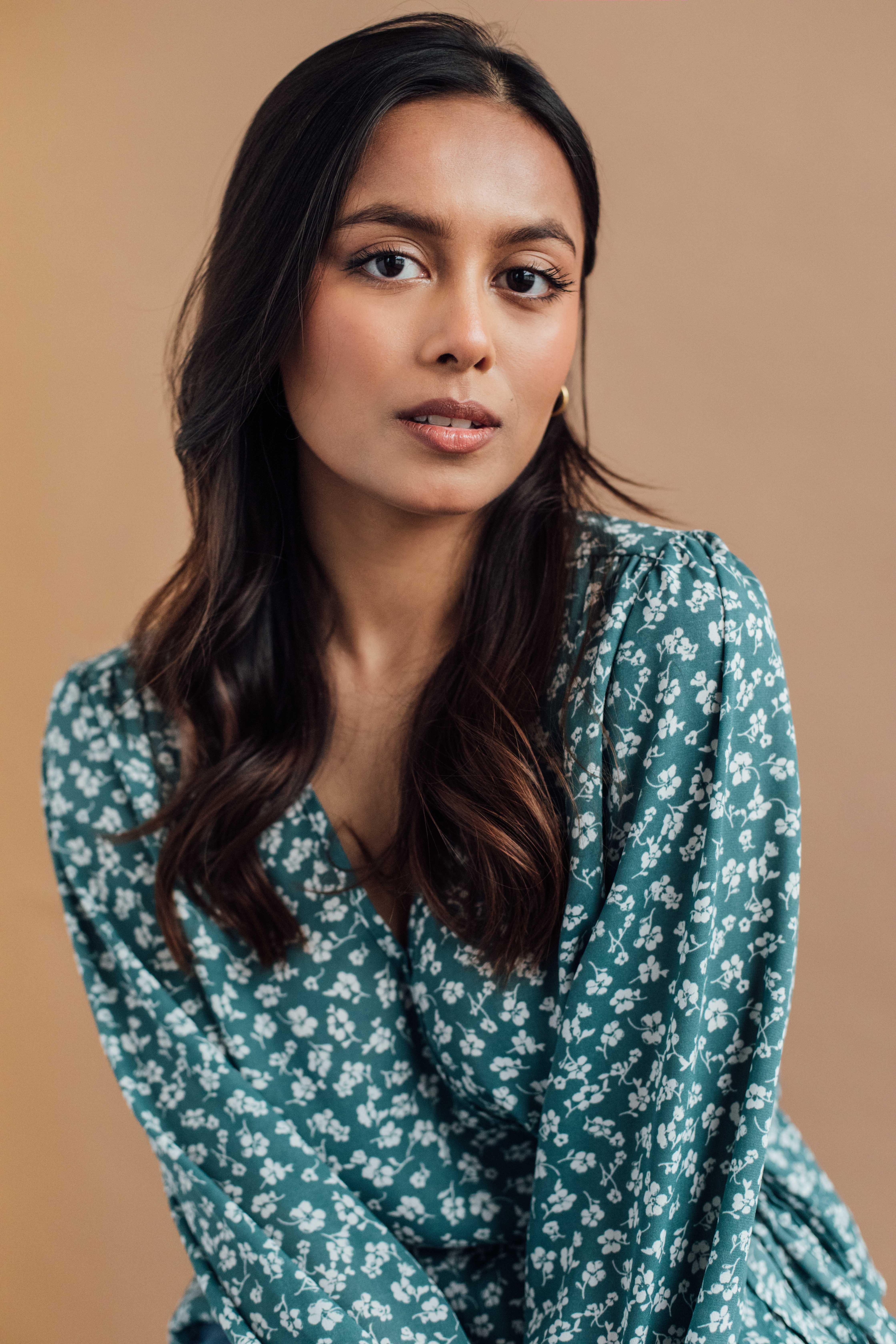 actor Zaarin Bushra large photo