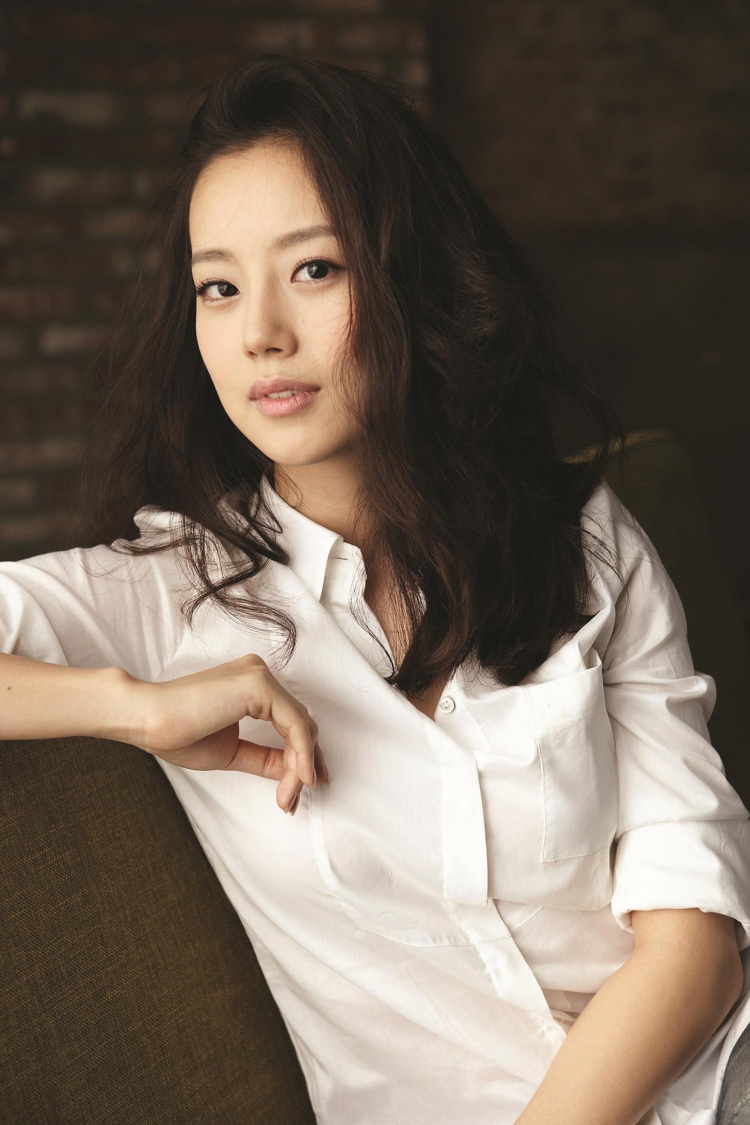 actor Moon Chae-Won large photo